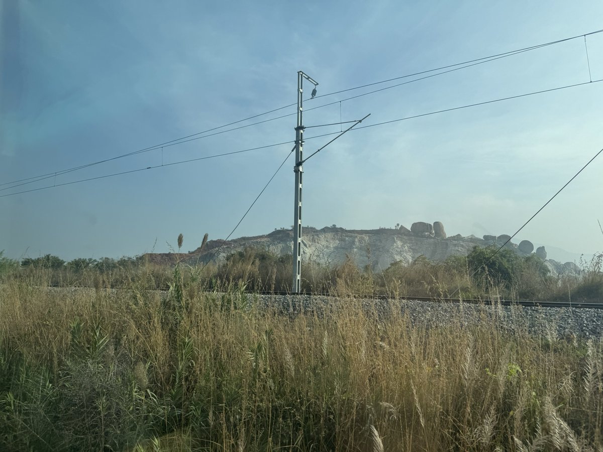 UttarandhraNow's tweet image. తిరుపతి జిల్లాలో మైనింగ్ మాఫియా..

కరిగిపోతున్న కొండలు, గుట్టలు 

నోరు మెదపని పర్యావరణ శాఖ మంత్రి పవన్ కళ్యాణ్ గారు

#SaveEnvironment #Tirupati #PawanKalyan #AndhraPradesh