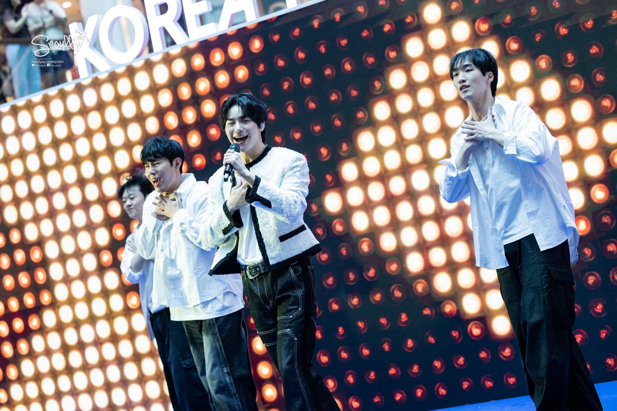 [#KoreaTravelFair2026 | 📸 PHOTO] ICYMI: DREAM HIGH MUSICAL CAST at Korea Travel Fair 2026 🎭🎶

Plaza Singapura’s main atrium slipped into theatre mode the moment the Dream High Musical cast stepped into the spotlight. With soaring vocals and effortless stage presence, Luna