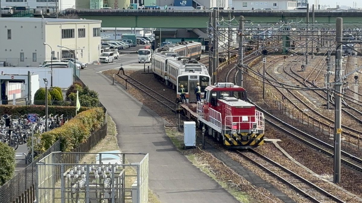 213系、譲渡確定ですね。 8862レ？でのスジだと予測。 コキ200との連結