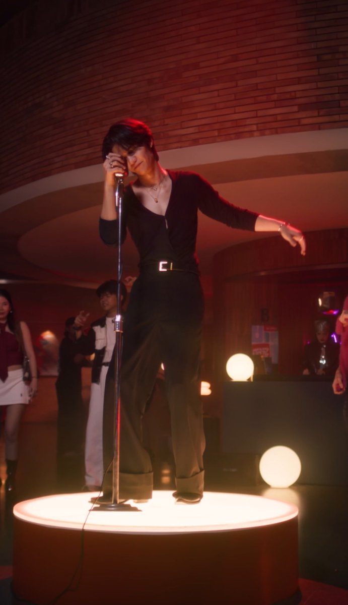 นี่ให้เลยล่ะ ยกให้ชีเป็นต้นแบบในการดูแลตัวเองที่โคตรจะสุด เป็นคนที่ดูแลตัวเองดูแลหุ่นดีมาก หุ่นชีสวย บอดี้ชีสับนะ ความกล้ามความเอวคอดคือแบบมันจึ้งมันปั๊วอะ หน้าก็สวยหุ่นก็สวย