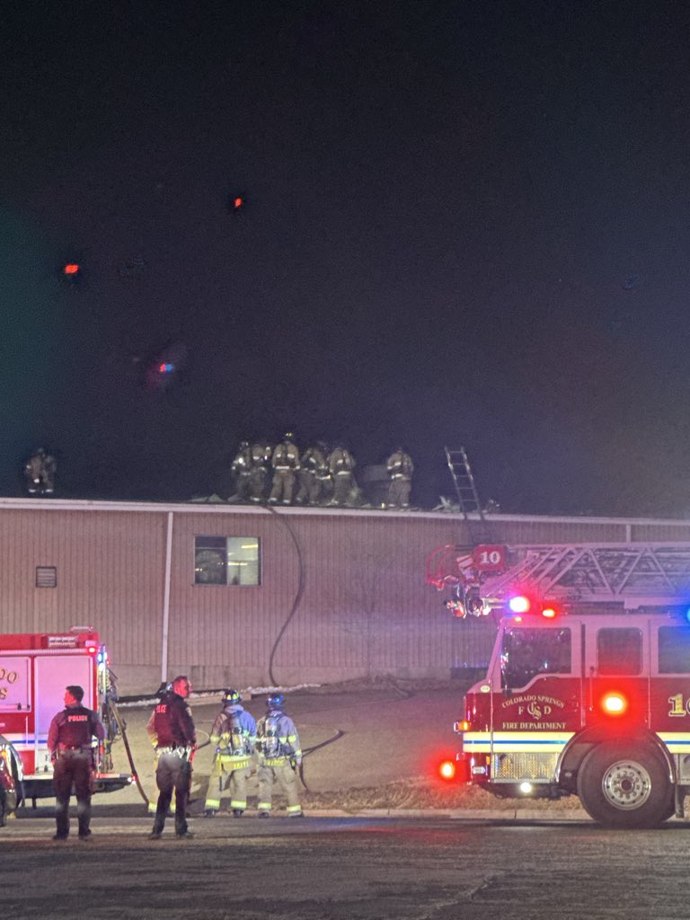 CSFDPIO's tweet image. #ColoradoSpringsFire is on scene of a #WorkingFire #PIOonscene at 835 Emory Cir., COLORADO CENTERED METALS. Fire crews have small fire under control involving equipment. No injuries reported. Crews are completing roof operations to extinguish any fire spread.