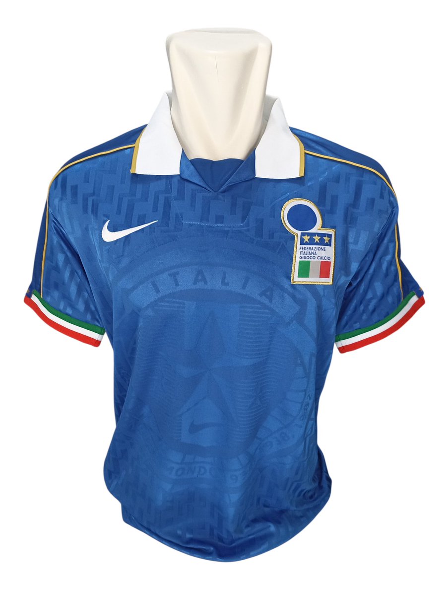 sumacomp's tweet photo. Jersey Italia tempo dulu tepatnya pada tahun 1995. https://t.co/CLttLZNZ3i