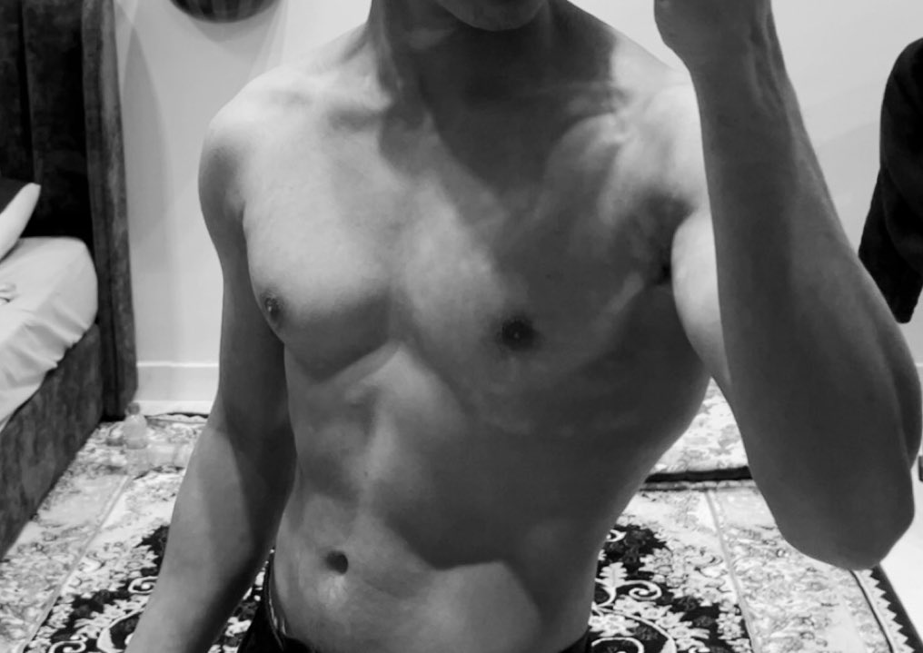 19boy69's tweet photo. lick me: 9 https://t.co/knUI9duEJZ