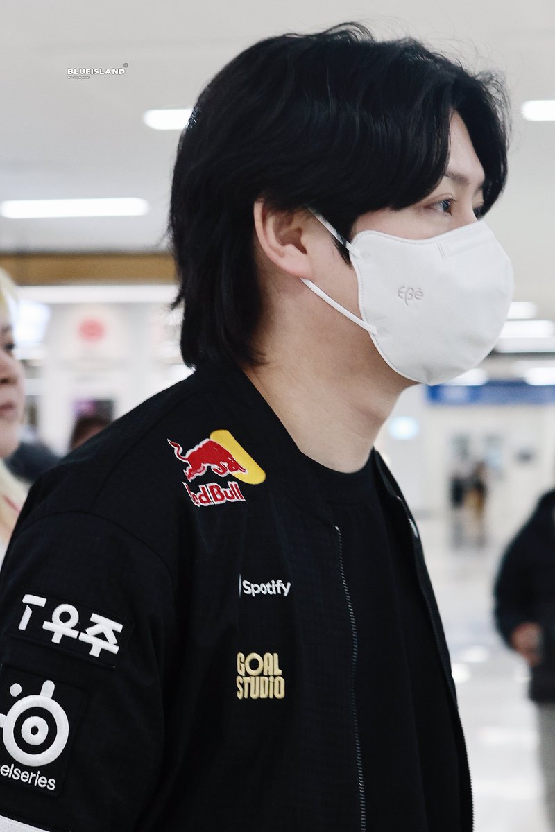 260309
GMP 도착

#희철
#김희철
#HEECHUL
#SUPERJUINIOR 
#슈퍼주니어