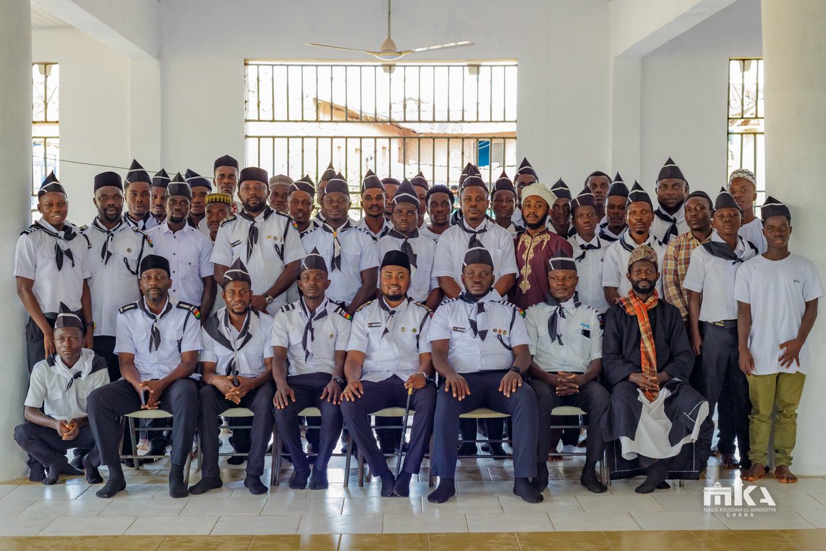 mkaghana's tweet photo. Sadr Mulk, MKA Ghana 🇬🇭, together with his dedicated Aamila, joined members of the Assikuma-Bedum Zone for a memorable group photo.
#ThankYouTour #MKAGhana #KhuddamGhana #IslamAhmadiyya
Visit us @ https://t.co/CuMHlOWCV1 https://t.co/jwizLkBMvb
