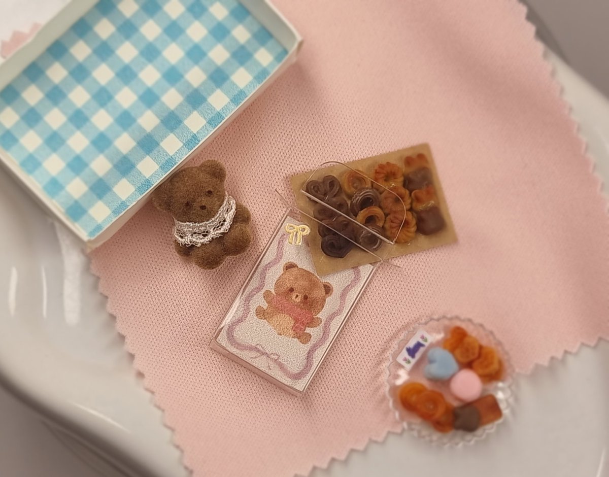 🌙수수봄
▪️리페인팅
▪️인형의상,인형소품
▪️오더항상받고있어요.
▪️오더문의는DM
▪️블로그톡톡문의
✨️instagram.com/_susubom_
✨️naver.me/Ftv82L0J
#미니어쳐 #인형소품 #미니어쳐쿠키
❤️🐻❤️🐻❤️