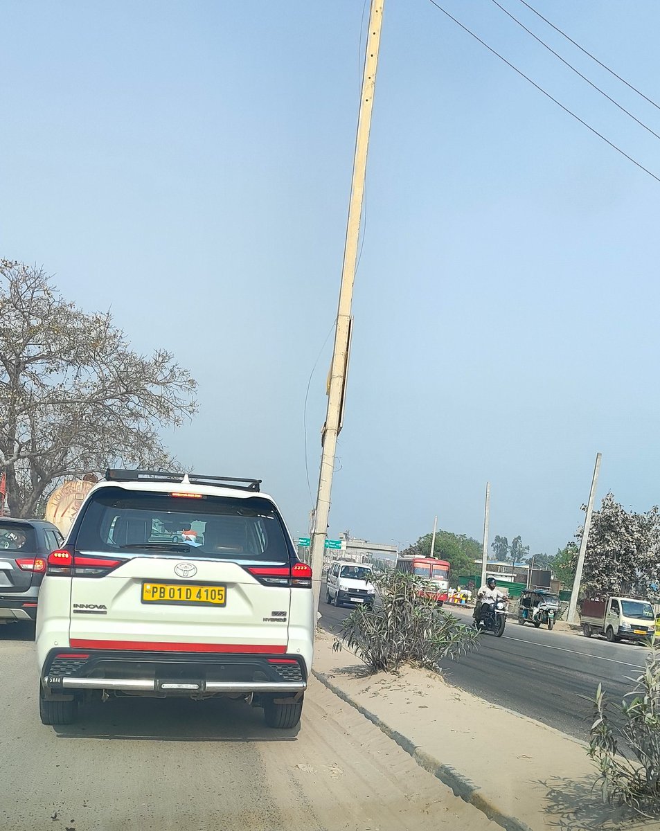 #punjab <a href="/NHAI_Official/">NHAI</a> <a href="/nitin_gadkari/">Nitin Gadkari</a> 
This is the condition of national highway 44 ,NH7 a toll road from Gagan Chowk Rajpura towards Chandigarh ,ludhiana n patilla.
So much dust,no cleaning no proper water sprinkling
 raised complaint  CPGRAM portal  no action 
<a href="/CPCB_OFFICIAL/">Central Pollution Control Board</a>