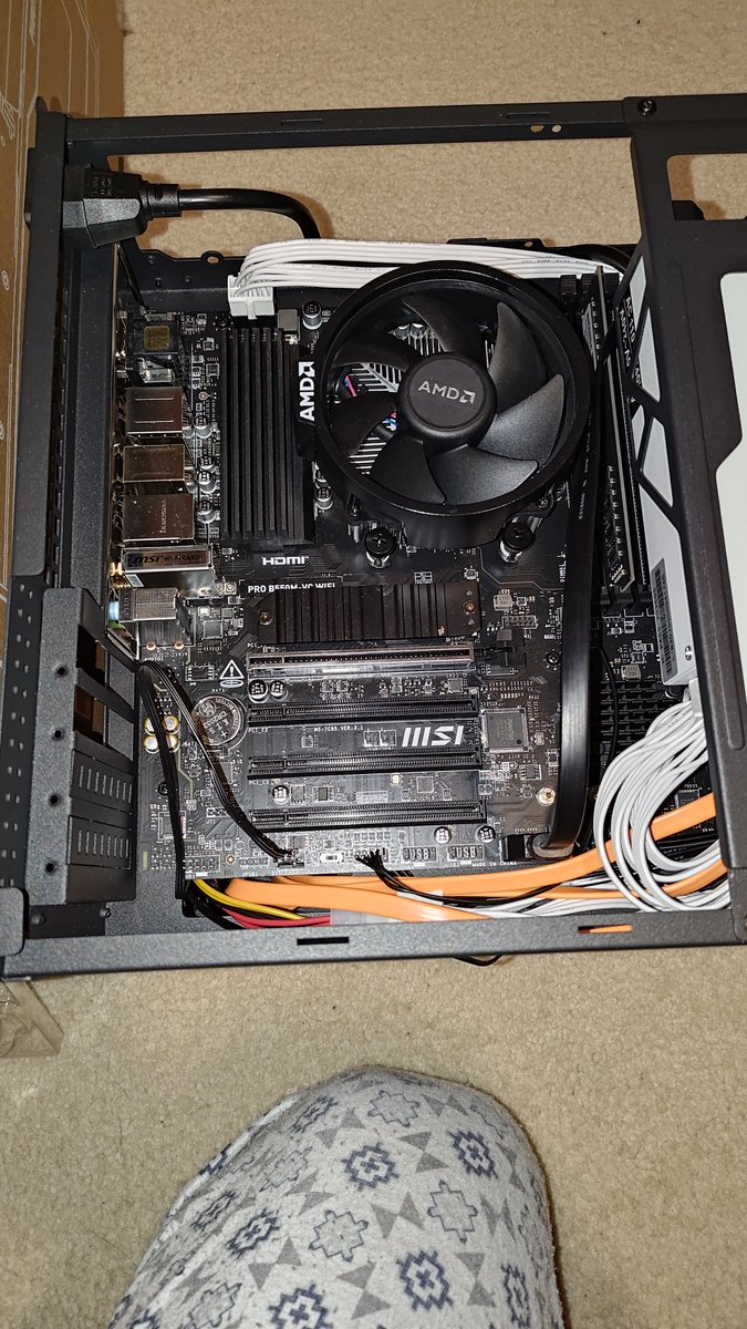 AssassinWarrio4's tweet photo. #homeserver #fileserver
built a home server instead of buying a Nas (No storage yet, Only Hardware) all from AliExpress (CPU and motherboard bought from Amazon), totalling 860 CAD

Main parts:
AMD Ryzen™ 5 5500
MSI PRO B550M-VC WiFi Motherboard
8GB ENVINDA DDR4 PC RAM x 2 https://t.co/4MyTo9Un5V