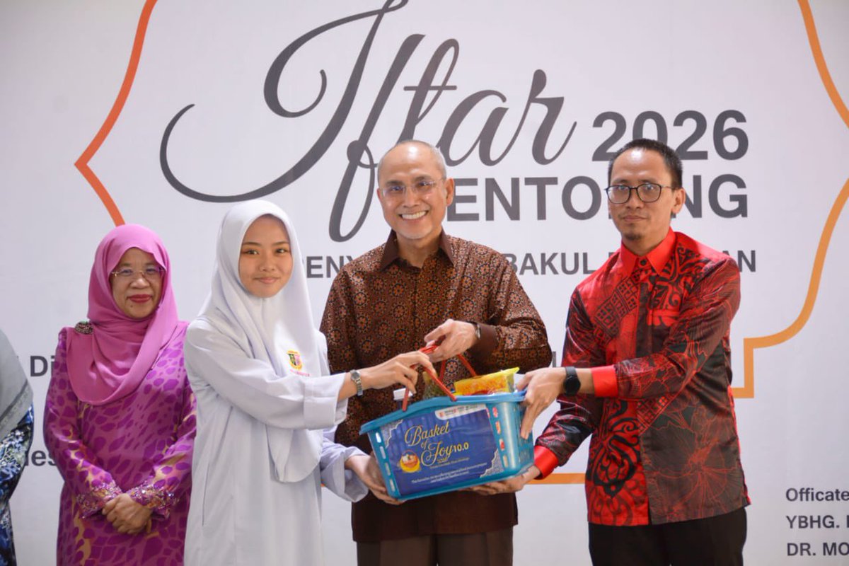 MohdShukriYajid's tweet photo. Launched the "Basket of Joy" initiative by @MSUCSabah . Witnessed the distribution of 200 baskets to B40 families and schools, bringing small comforts and big smiles this Ramadan. A simple act that reflects our #RamadanShare culture of care, compassion, and giving. #MSUIhyaRamadan
