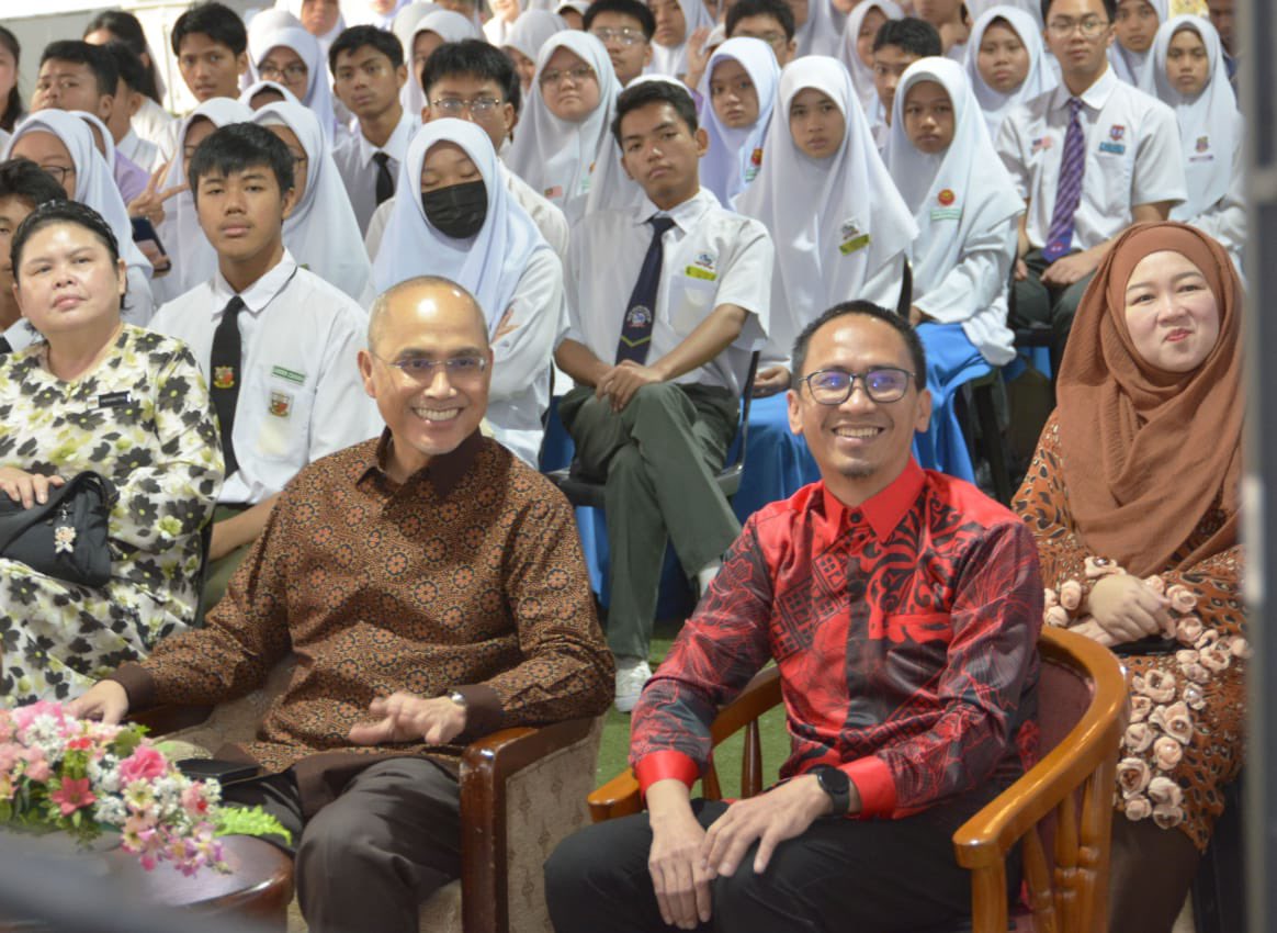 MohdShukriYajid's tweet photo. Launched the "Basket of Joy" initiative by @MSUCSabah . Witnessed the distribution of 200 baskets to B40 families and schools, bringing small comforts and big smiles this Ramadan. A simple act that reflects our #RamadanShare culture of care, compassion, and giving. #MSUIhyaRamadan