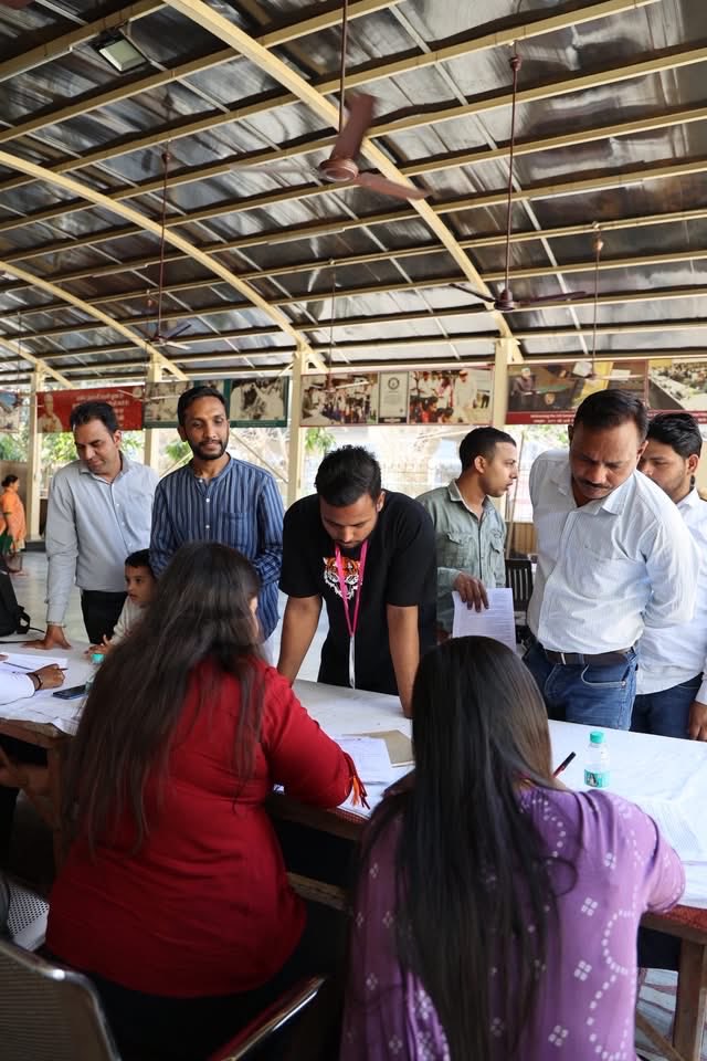 ManavDharam's tweet image. सदगुरुदेव श्री सतपाल जी महाराज जी की प्रेरणा से मानव उत्थान सेवा समिति एवं @IndianRedCross के संयुक्त तत्वावधान में पंजाबी बाग स्थित श्री हंस सत्संग भवन में रक्तदान शिविर का आयोजन किया गया।

#DonateBloodSaveLives 
#BloodDonationCamp 
#helpinghands 
#ManavDharam