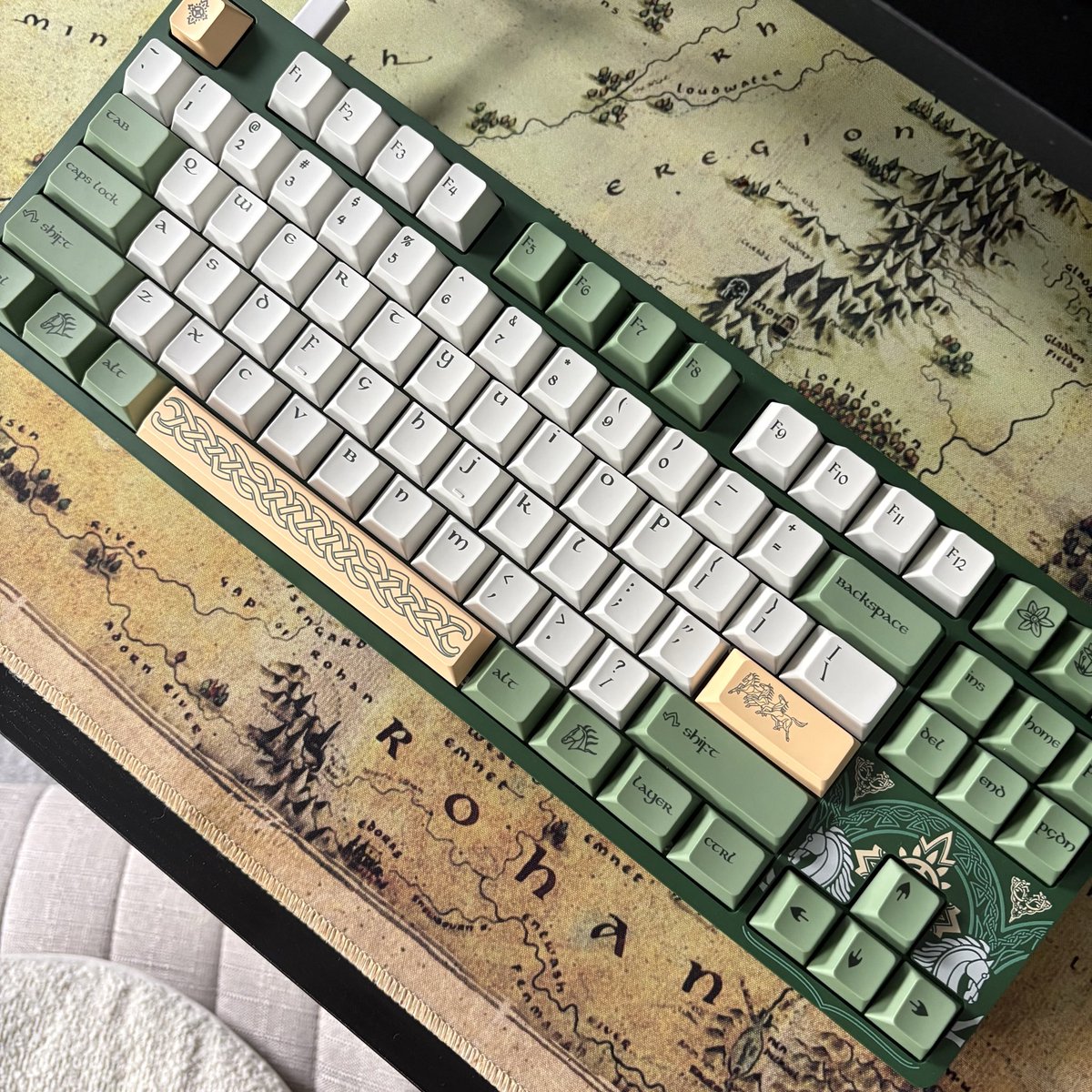 new edoras keyboard is here! i love it so much