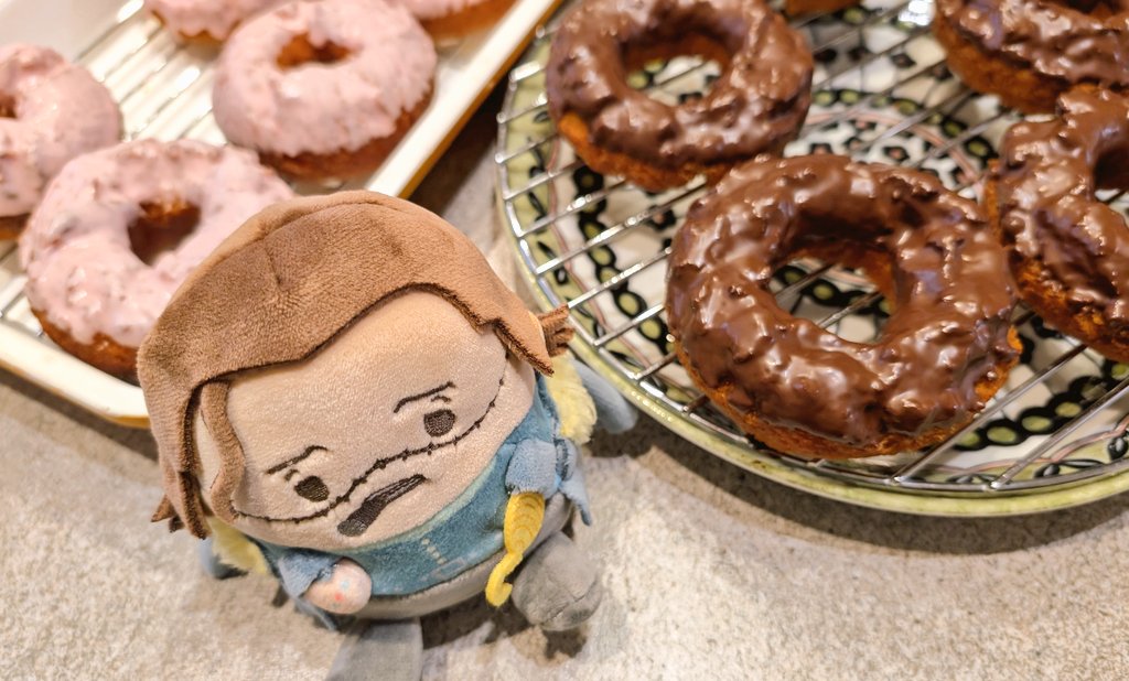 ボス。今日のおやつはドーナツですよ。え?揚げ油の匂いにやられた?すみません。今換気します。