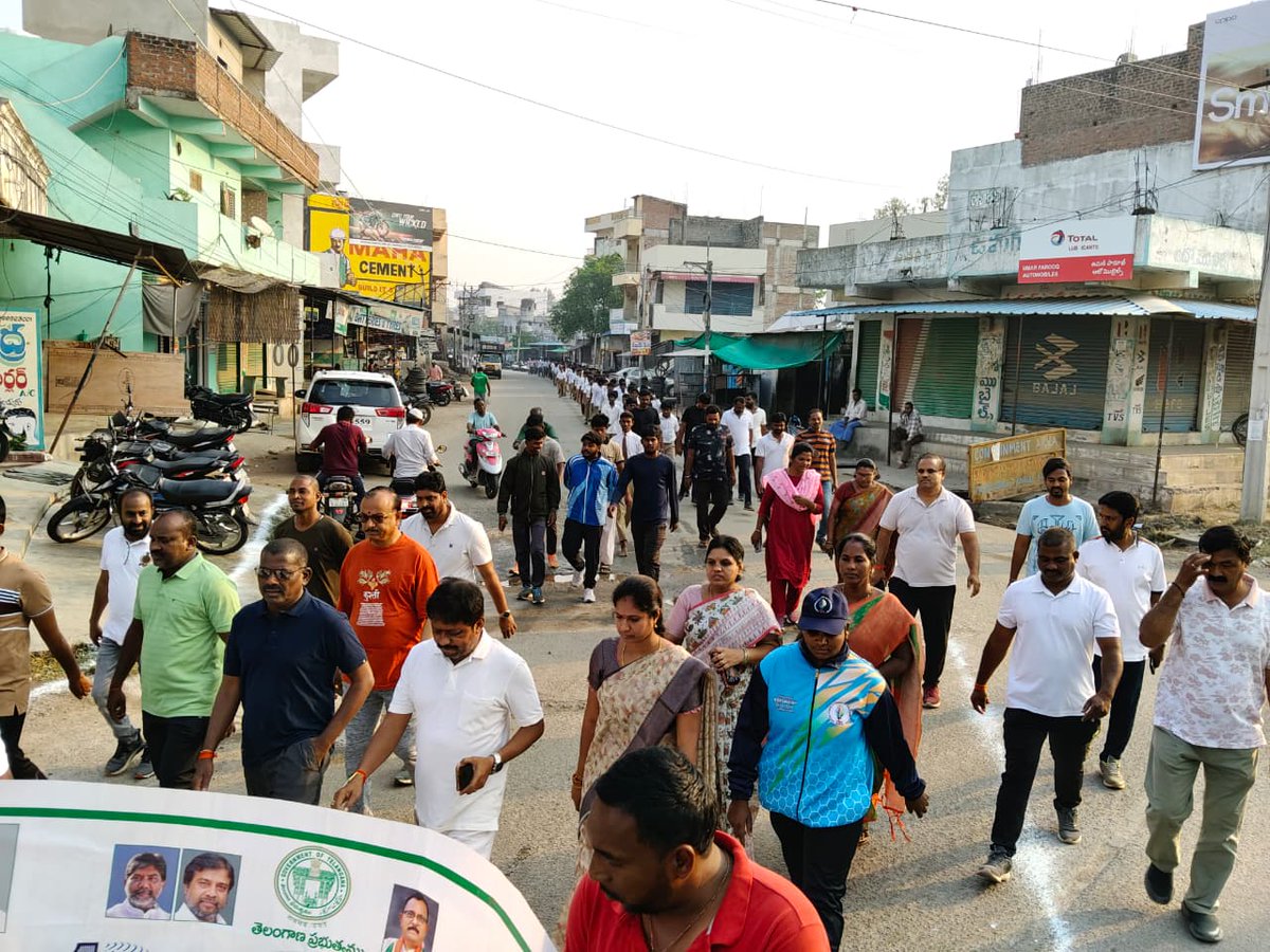 MC_Gadwal's tweet photo. “As part of  Prajapalana – Pragathi Pranalika campaign,5K Run conducted today in Gadwal ULB. The event was inaugurated by Municipal Cairperson garu &amp;Municipal Commissioner sir. Ward Councillors,ofc staff, students actively participated 
@MoHUA_India, @tksreedevi @cdmatelangana https://t.co/pVEvMHISR5