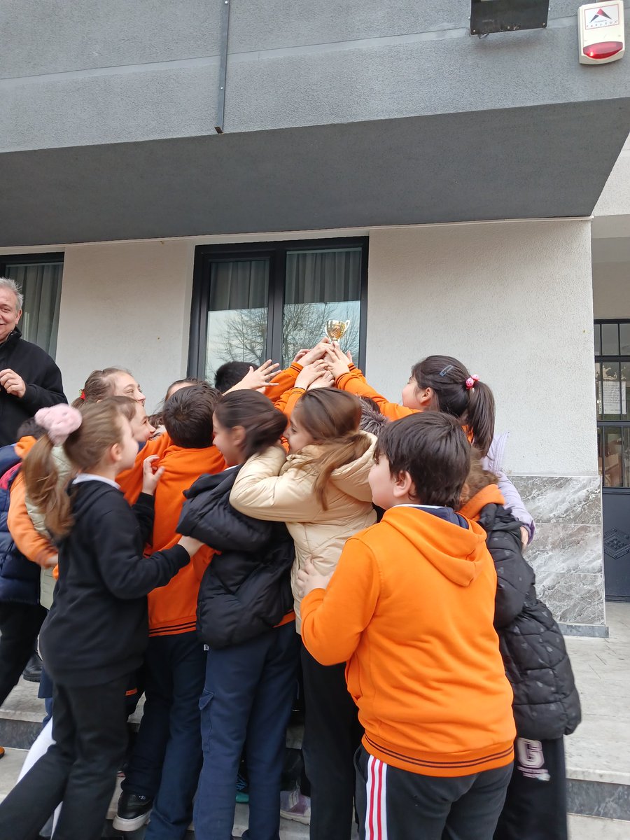 Okulumuzda "Akran zorbalığı ile Mücadele  "kapsamında her hafta düzenlenen temiz sınıf erdemli yetkin öğrenci yarışmasının Sabahçı grupların birincisi 3/F sınıfı öğlenci grupların birincisi 2/G sınıfı oldu.Her iki sınıfı, ögrencileri ve öğretmenlerini alkışlıyoruz