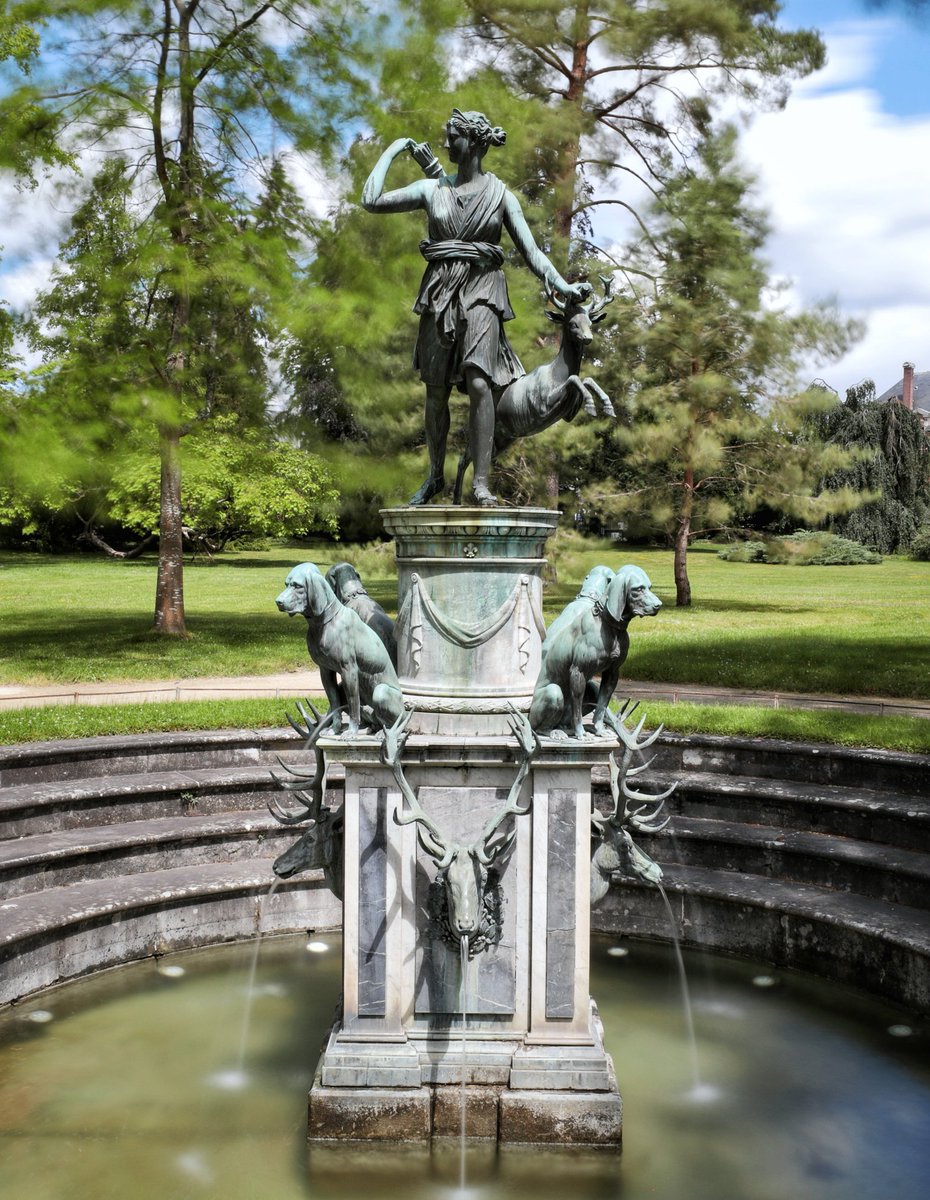 CFontainebleau's tweet image. 🔴 𝗟𝗲 𝗽𝗿𝗶𝗻𝘁𝗲𝗺𝗽𝘀 𝗮𝗽𝗽𝗿𝗼𝗰𝗵𝗲... 🌼
Le Château de #Fontainebleau vous souhaite une très belle semaine : du soleil, des fleurs et de jolies promenades dans les jardins ! 🌸 #MondayMotivation