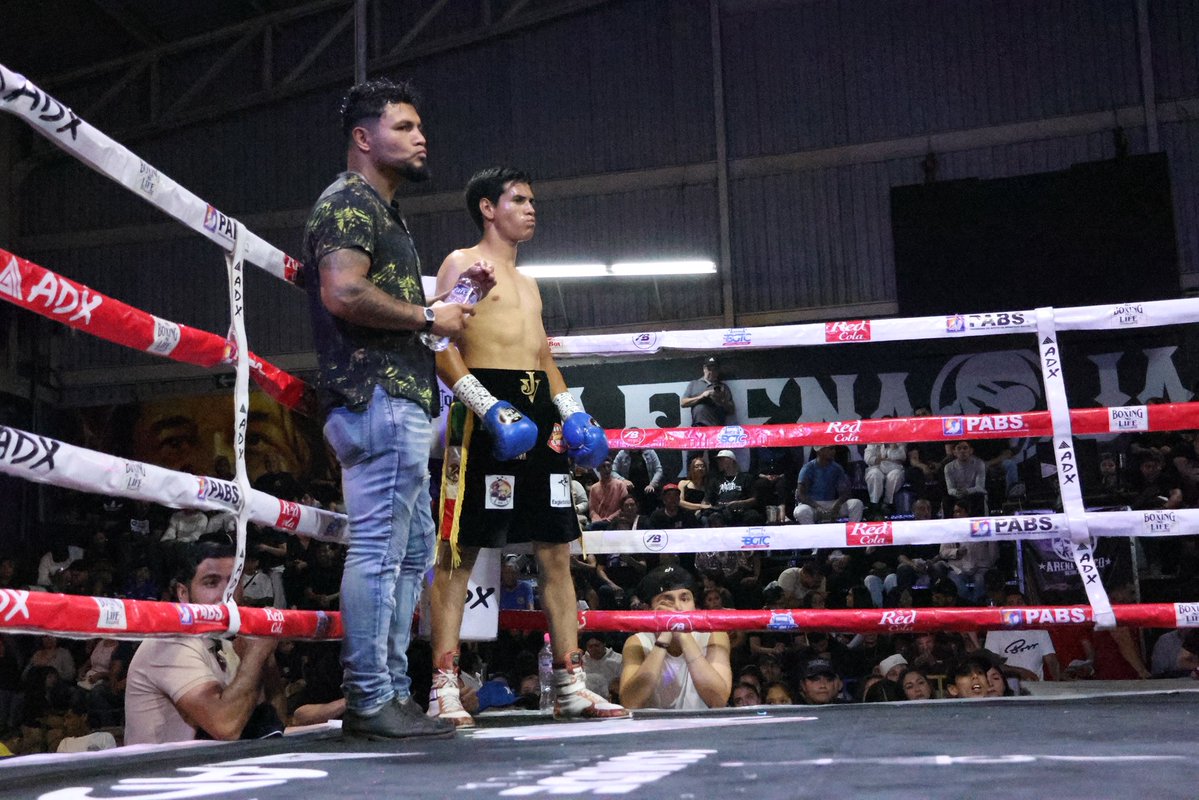 MisterCocoCanal's tweet image. Cada quien entra a su manera 🥊😎📸 

Noche de Boxeo en la Arena Jalisco 
2026-2-21 

Les dejo mi cuenta de Instagram y la de uno de los Boxeadores 💁🏽‍♂️: 

Instagram.com/MisterCocoCanal 
Instagram.com/thereal_charro 

#MisterCocoCanal #Boxeando #Boxeador 
#Boxing #ProfesionalBoxing #Boxeo
