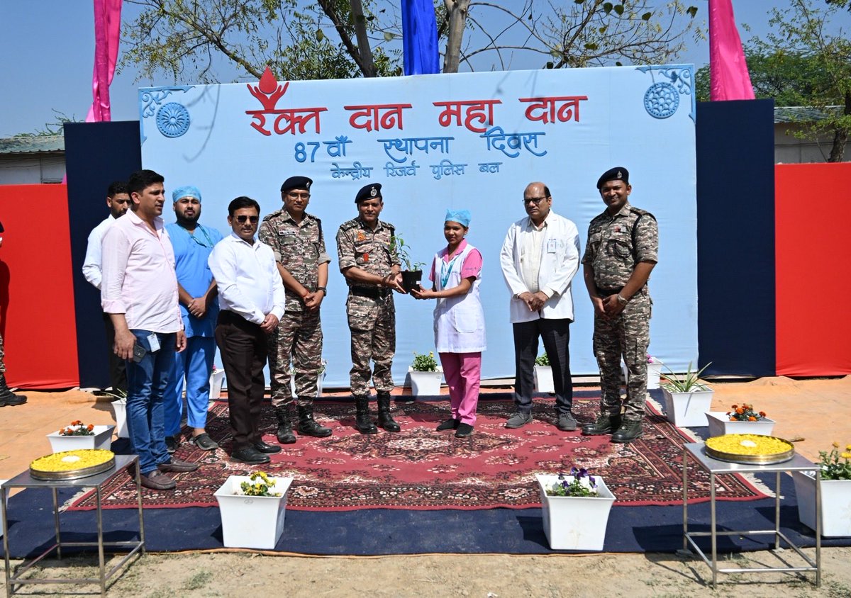 Crpf89bn's tweet photo. Blood Donation Camp on the Occasion of 87th Raising Day.
More than 70 personnel from 89 Battalion, 236 Battalion, and 238 Battalion voluntarily donated blood during the camp.
@Crpf89bn @crpfindia https://t.co/ifW034qu3d