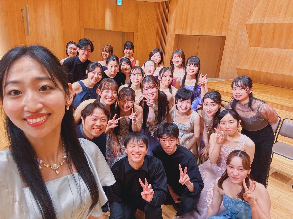 Masaru_Pf's tweet photo. 毎年の恒例行事🎹2月4日に門下発表会、3月6日に木の香りコンサートを行いました。
今年度は卒業・修了の学生が9名！長い間門下を賑わせてくれていた学生たちが旅出ちます💐それぞれの道で羽ばたいて欲しいと思います😊 https://t.co/iT12fs4Xy4