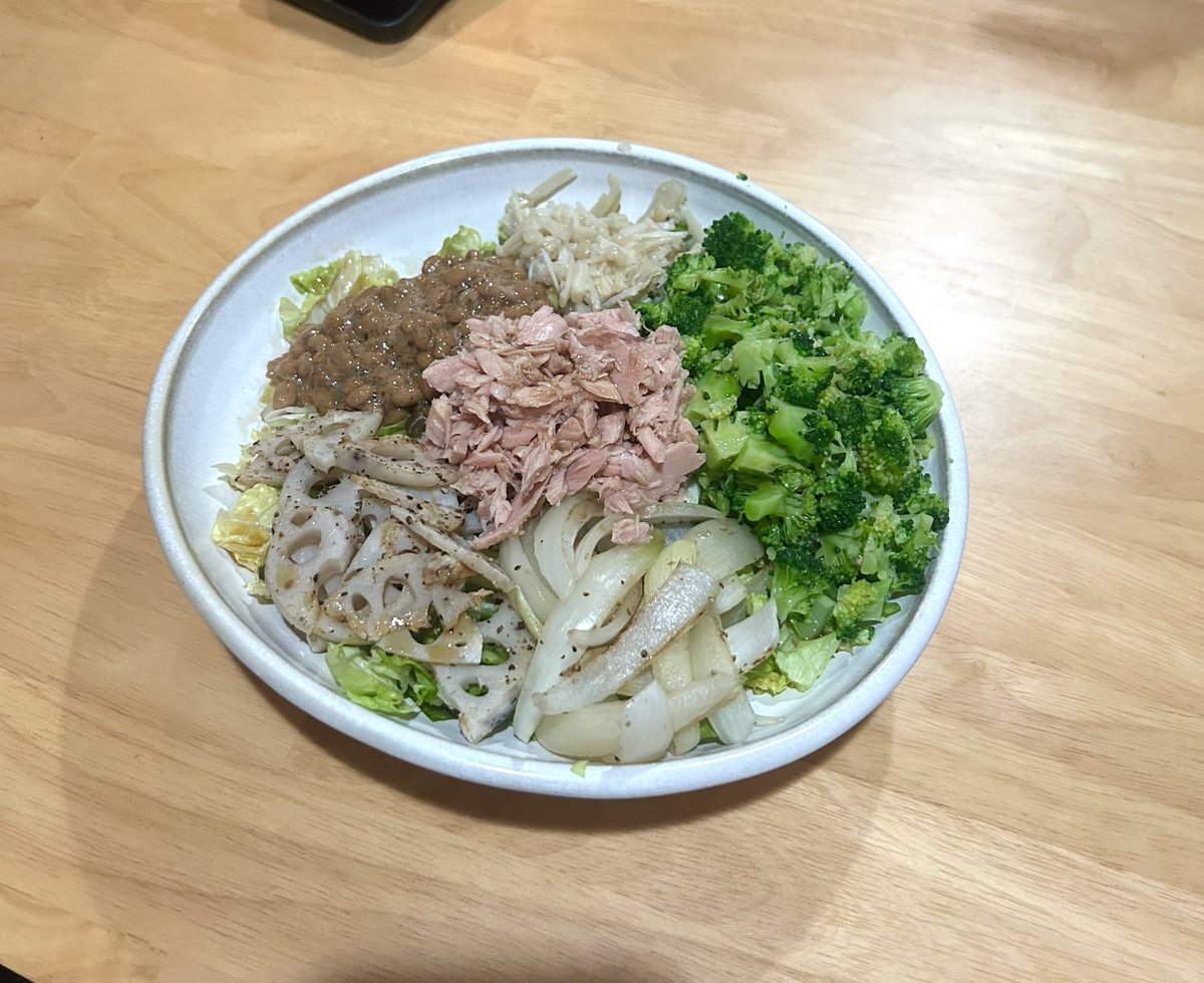 __hlq7_'s tweet photo. お店のサラダボウルに感動しておうちでも沢山作っております🥗♥️ https://t.co/Dww8qX5lQm