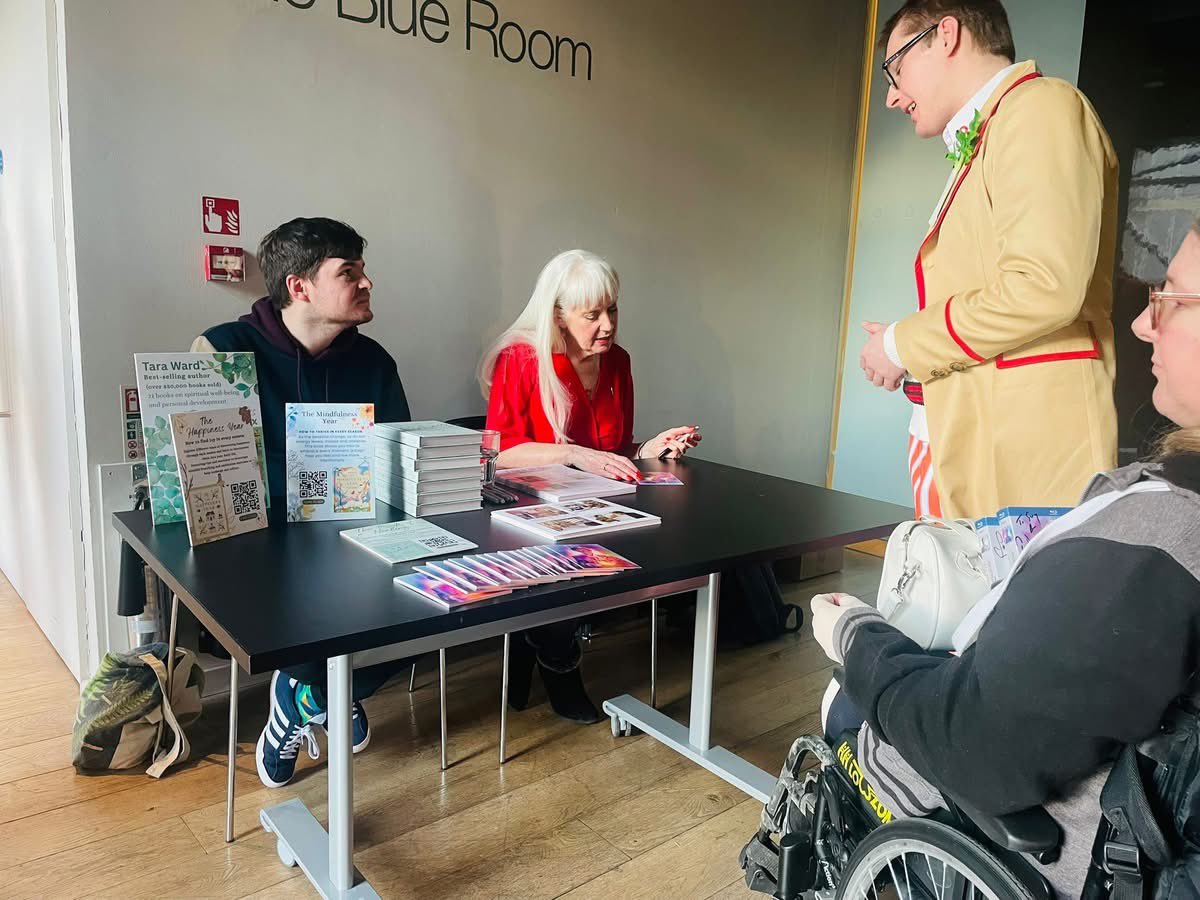 TaraWardBooks's tweet image. There is such #Diversity among #DrWho fans; I love them for that. It always feels #Inclusive to me &amp;amp; hope it is felt by everyone. They are high octane days. As a #Neurotypical, I have to unwind after, so I hope others do too. #SelfCare is so important as well as #Mindfulness ☺️