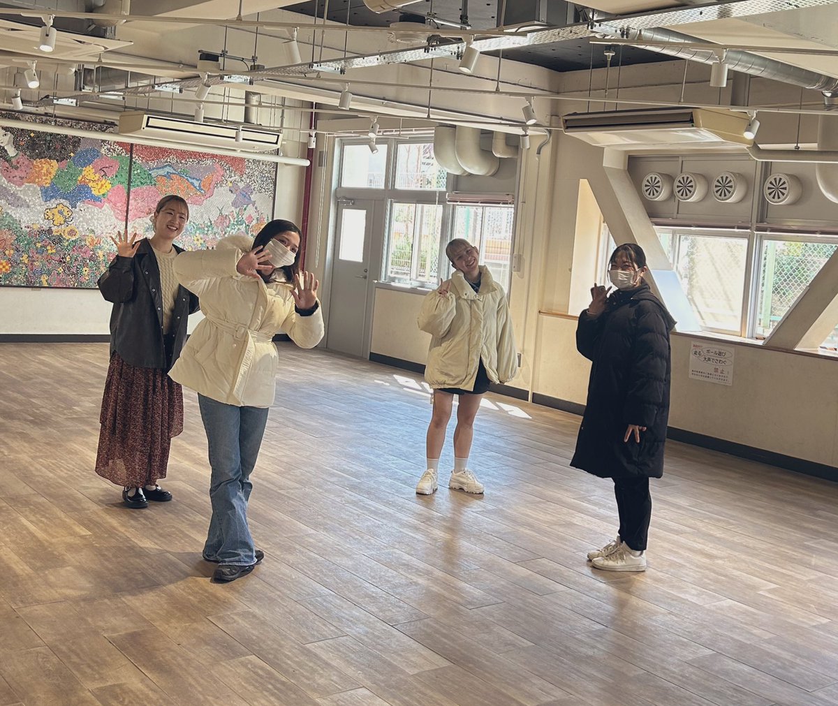 SKD_OG_STAS's tweet photo. 去年から出演中の茉莉あゐかちゃん
今年の新人さん
橘凛ちゃん、桃瀬美純ちゃん、吾孫子まりちゃん
4人でも練習頑張ってます！
新しい仲間たちもぜひ応援してください✨

#東京レビュー
#春のおどり2026
#浅草花劇場 https://t.co/ugi34UVbdJ