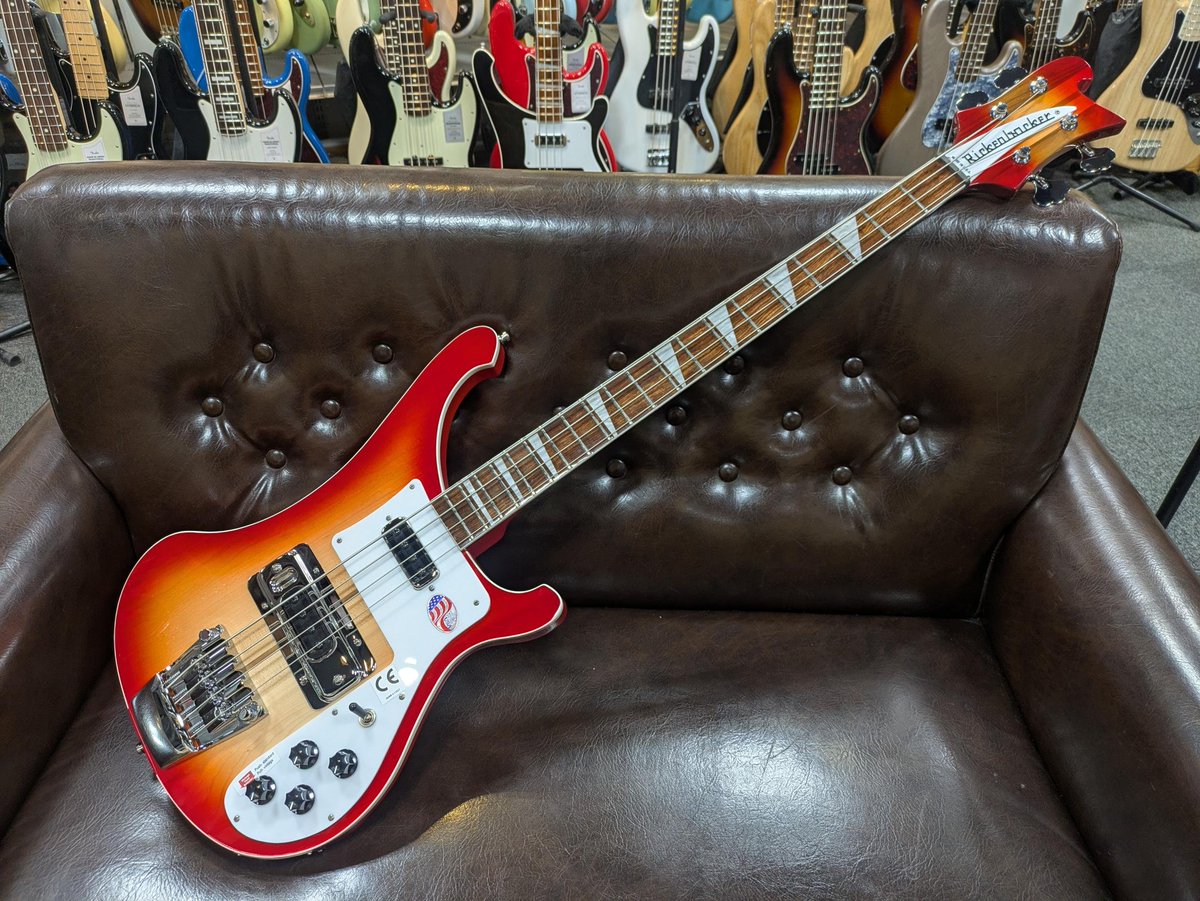 1484shibuya's tweet image. Rickenbacker 4003 Firegloが久しぶりの新品入荷!!

商品ページ作成中!!

＃Rickenbacker #リッケン