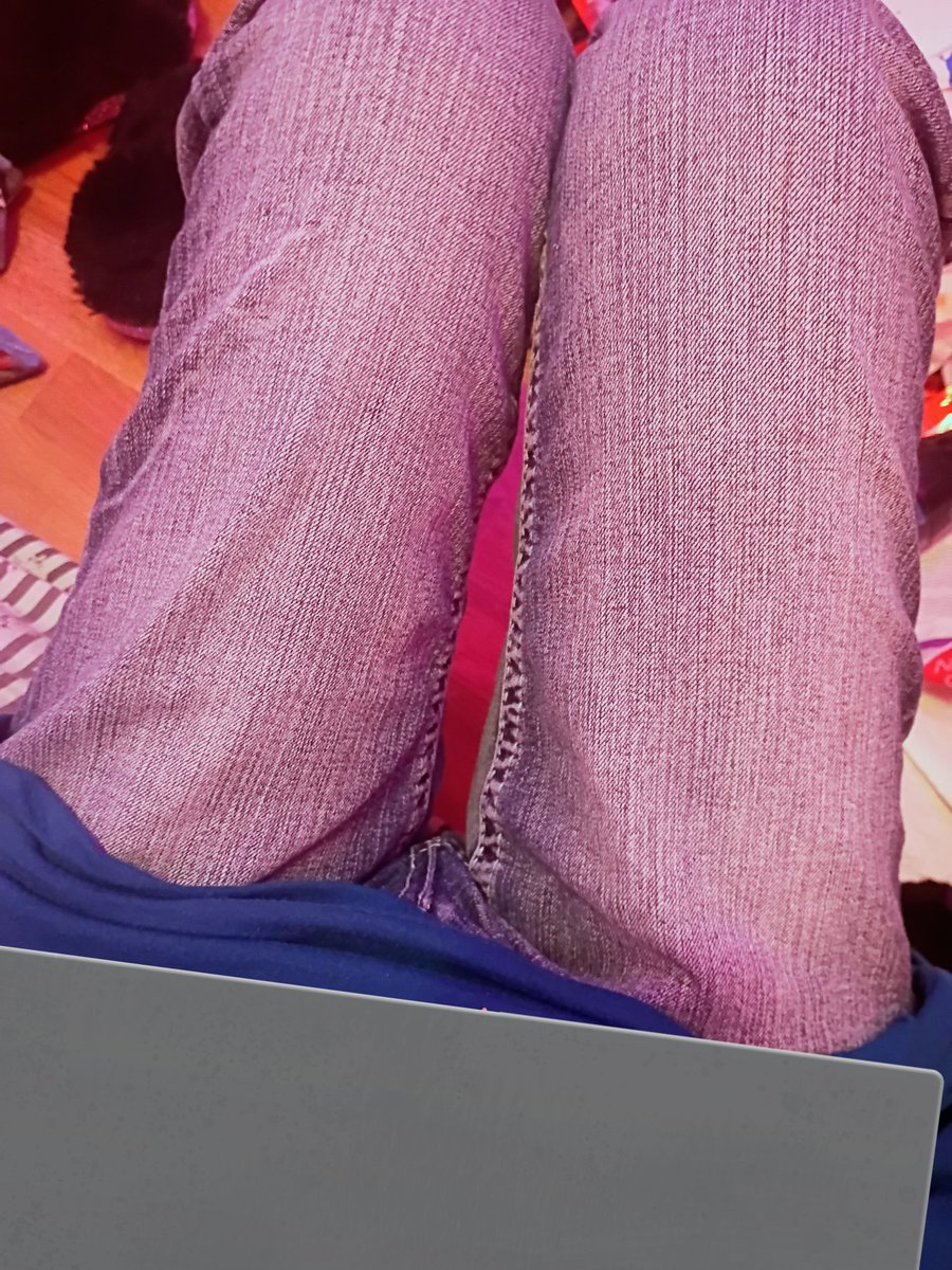 Irl got me new pants I am so happy! They make me look thinner so this so fire (˶ᵔ ᵕ ᵔ˶)