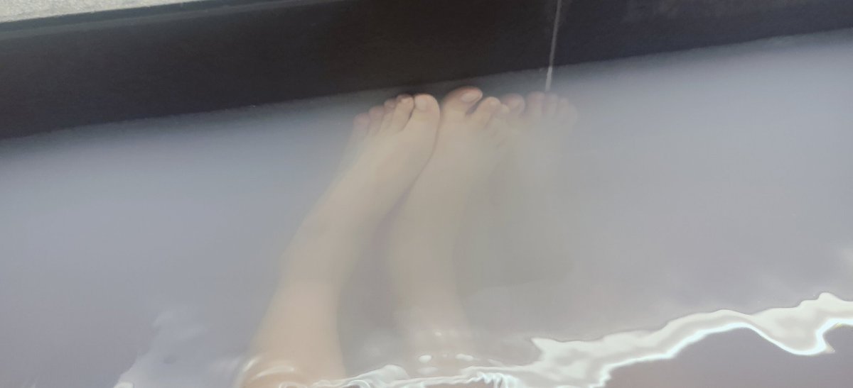 偷偷贴贴