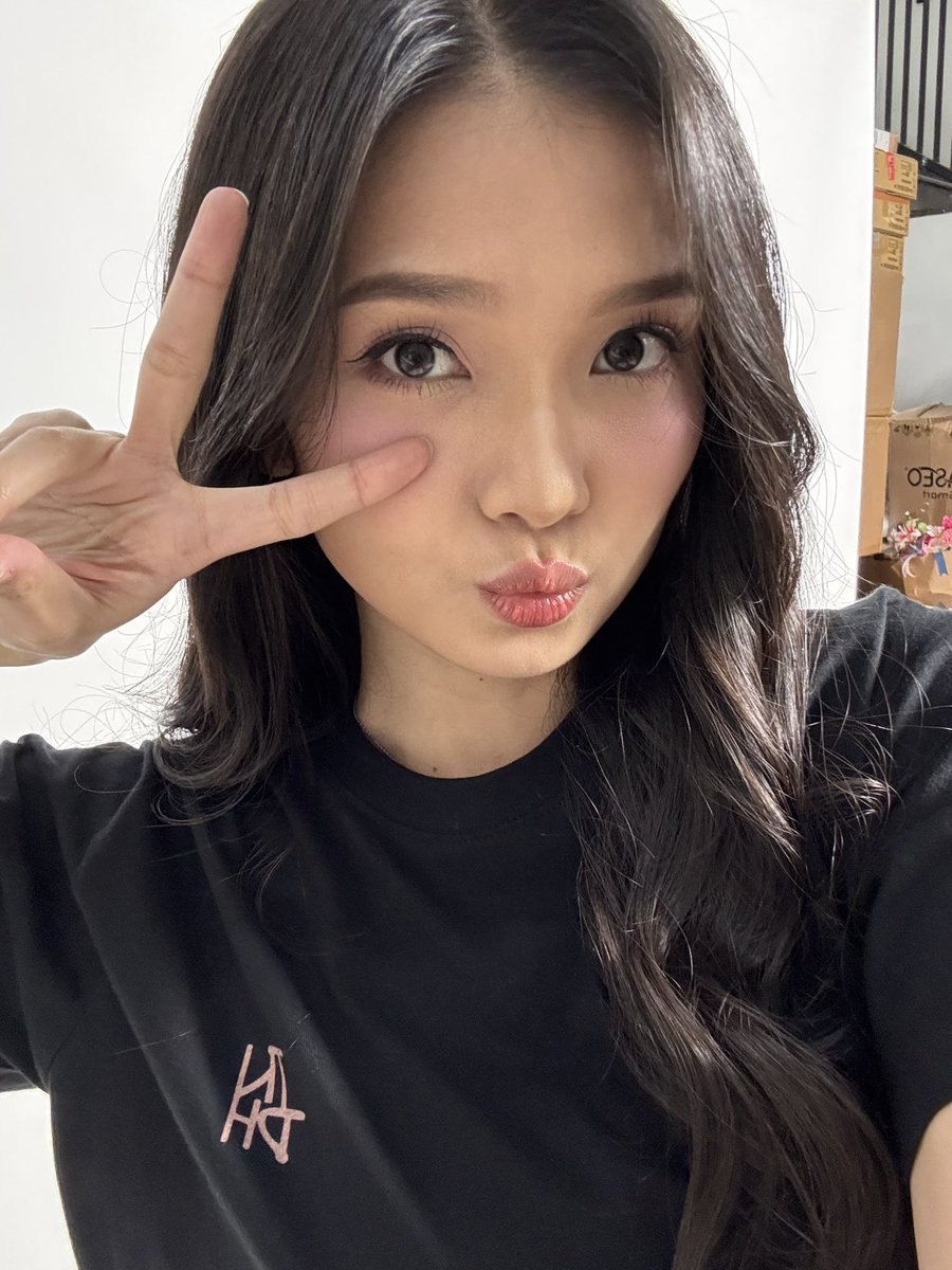 Indah Cahya tweet media