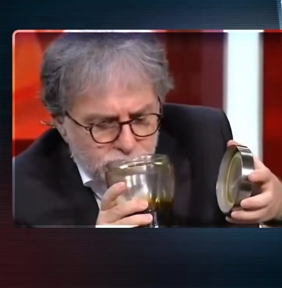 Petrolü koklayan adam!
Kavanozun tadına baktı, pompanın tadına bakma zamanı...