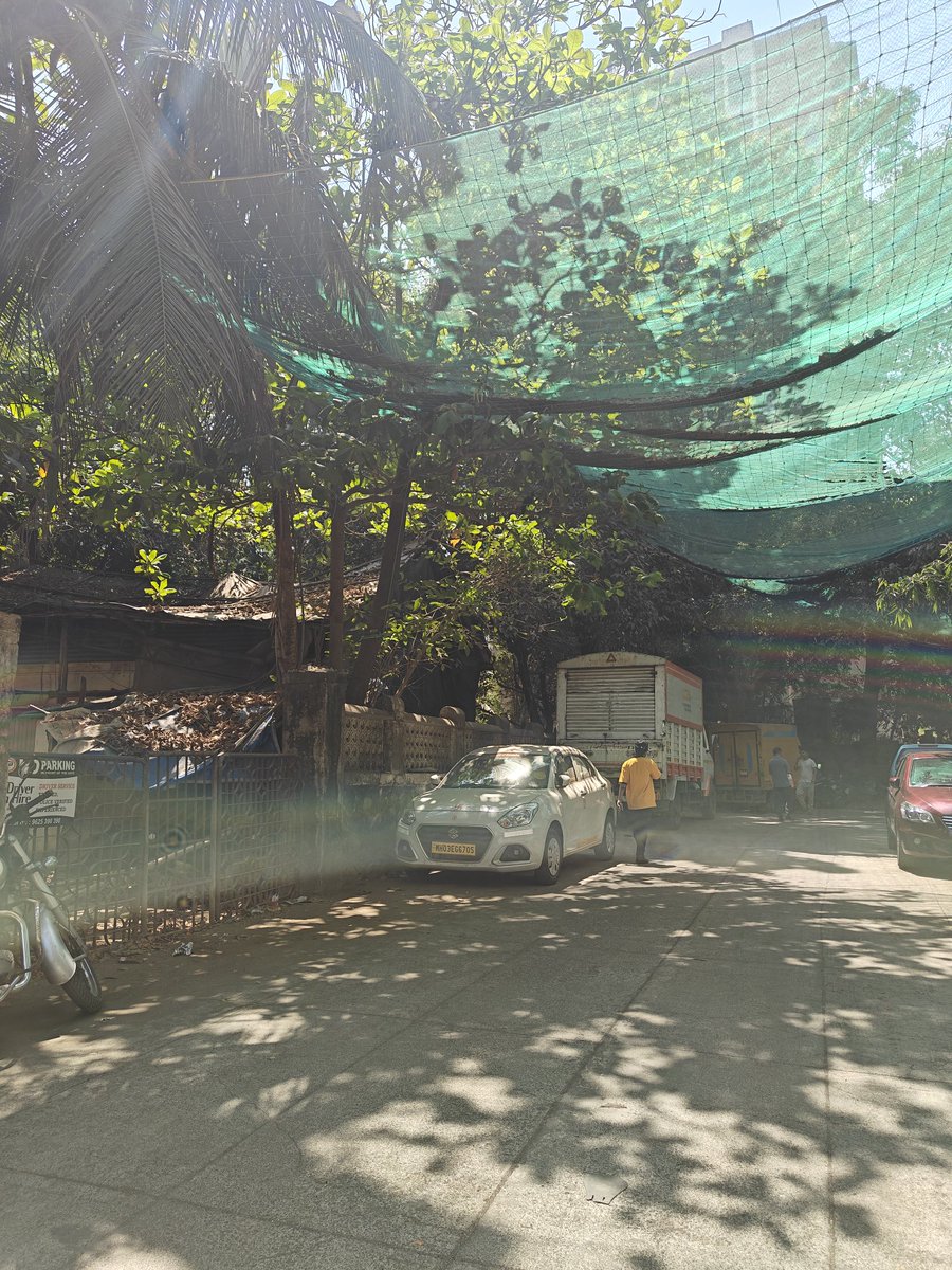 KothariNameet's tweet photo. @MTPHereToHelp @SoningraRahi These are photos from 20 mins ago from the same place which was emptied on Saturday but again all cars are parked here. https://t.co/M6VEdqSHmA