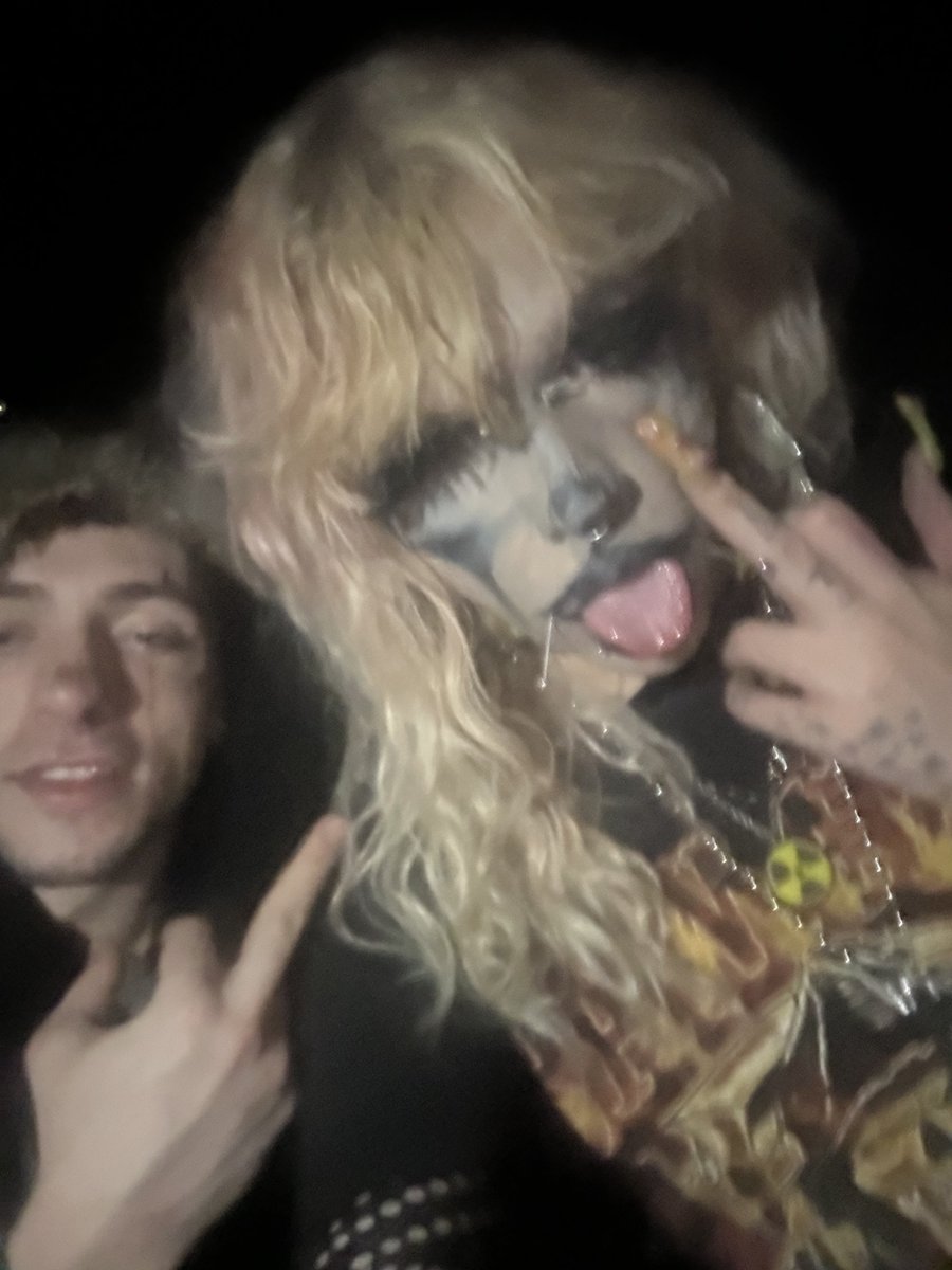 junkrotica tweet media