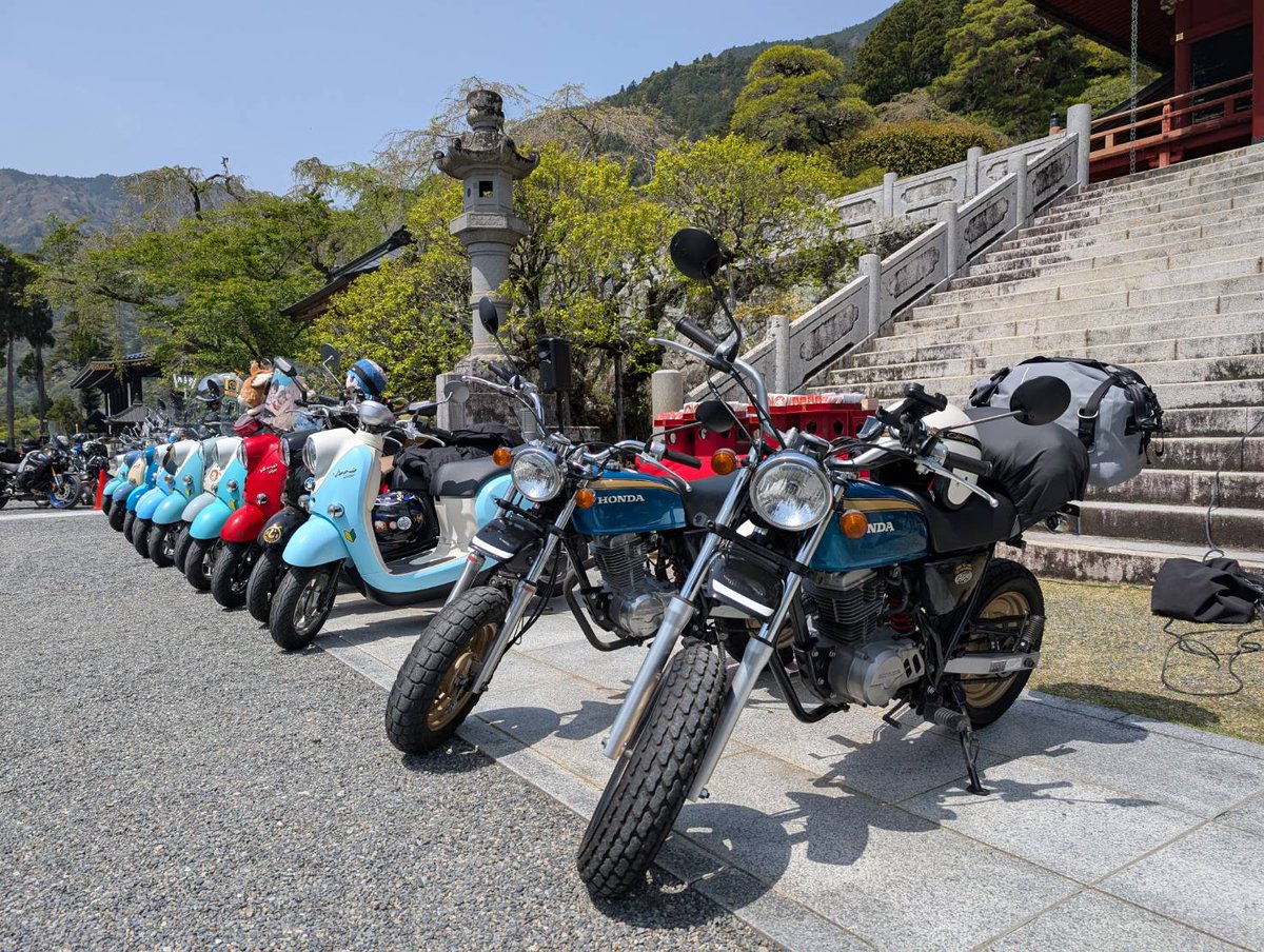 okuminobusan's tweet photo. 『#ゆるキャン△ SEASON３』 #身延山久遠寺 で志摩リン仕様のスクーターと一緒に交通安全祈願会 4/11(土)開催決定！身延山で交通安全を誓おう！
大垣千明・犬山あおい・斉藤恵那＆ちくわの交通安全ステッカー付！
3月12日(木)10時から抽選受付開始！
https://t.co/K04fjJHyGL
#身延町 へ遊びに来てね！ https://t.co/wXpF9cDuBM