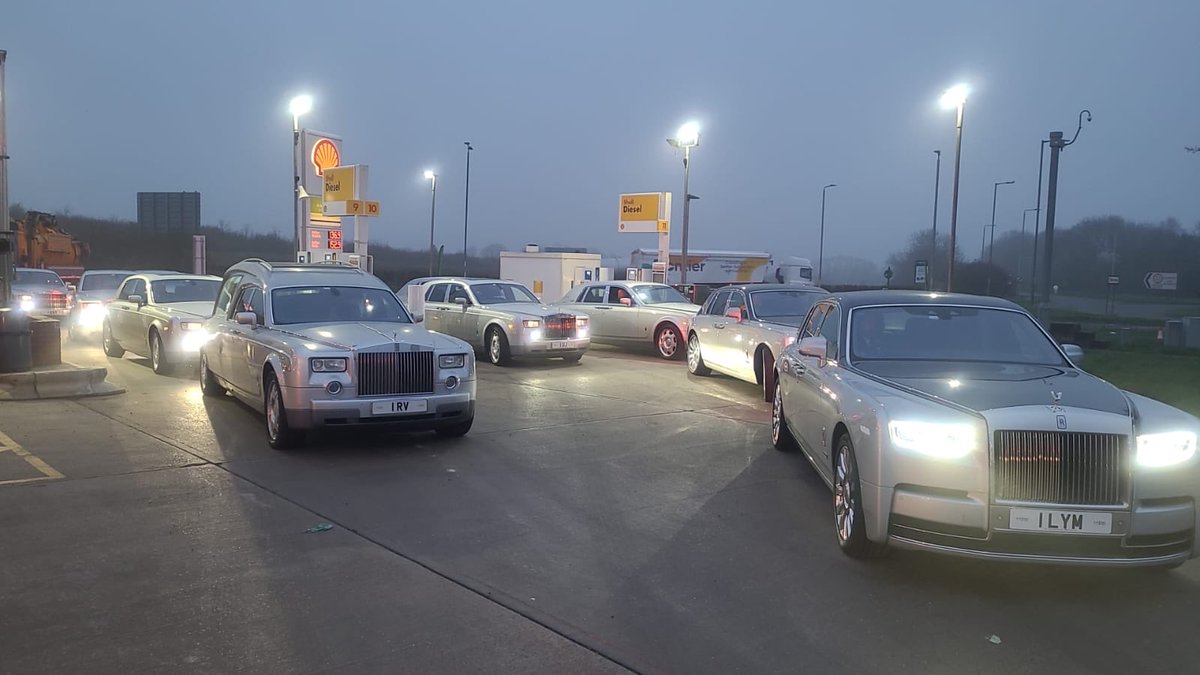 AWLymn's tweet photo. An early start today as 11 of our vehicles, repudiated to be part of the largest fleet of @RollsRoyces in Western Europe, met at Saxondale Shell before heading to Cambridge in convoy to support a family. 

Thank you to the @Shell team for looking after us this morning. https://t.co/degVLRjF9o