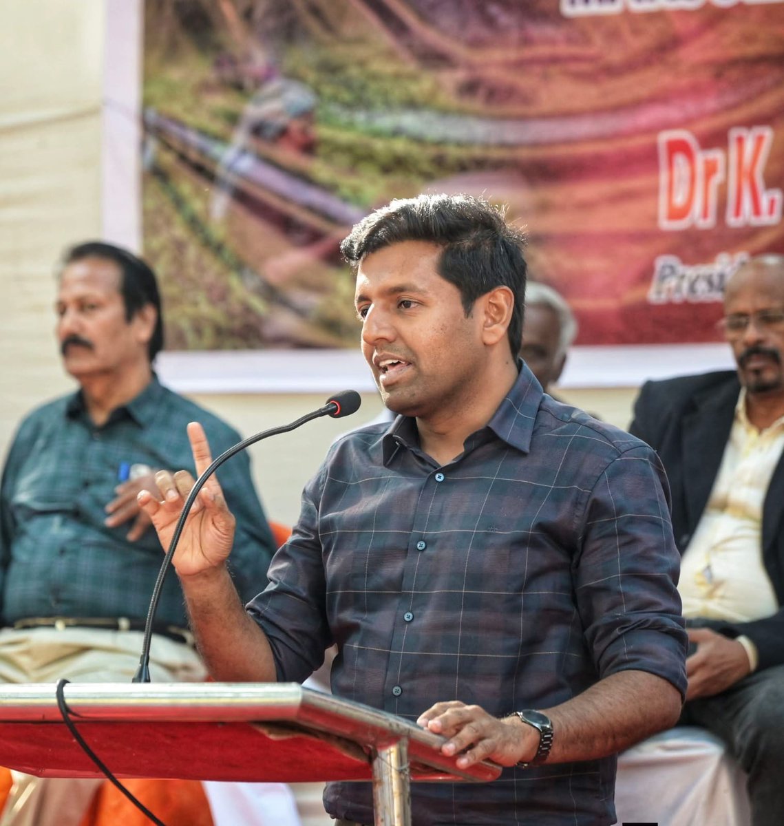 ITWINGPT's tweet photo. *மானாமதுரைக்கு டாக்டர் ஷியாம் கிருஷ்ணசாமி அவர்கள் இன்று வருகை;*

மானாமதுரை காவல் நிலைய விசாரணையில் உயிரிழந்த ஆகாஷ் அவர்களின் மரணம் குறித்த உண்மைத் தன்மையை அறியவும், அவரது ��ெற்றோர் மற்றும் உறவினர்களைச் சந்தித்து ஆறுதல் கூறவும் புதிய தமிழகம் கட்சி தலைவர் டாக்டர் ஐயா அவர்களின் ஆணைக்கிணங்க, மாநில இளைஞரணி தலைவர் டாக்டர் ஷியாம் கிருஷ்ணசாமி அவர்கள்  (09-03-2026, திங்கட்கிழமை) மதியம் 12:55 மணியளவில் மதுரை விமான நிலையம் வந்தடைகிறார்கள்.

எனவே, புதிய தமிழகம் கட்சியின் தென் மாவட்ட நிர்வாகிகள் அனைவரும் இளைஞரணி தலைவர் அவர்களின் நிகழ்வுகளில் கலந்து கொள்ளுமாறு கேட்டுக் கொள்ளப்படுகிறார்கள்.

- தலைமை அலுவலகம்,
*புதிய தமிழகம் கட்சி*,
09.03.2026