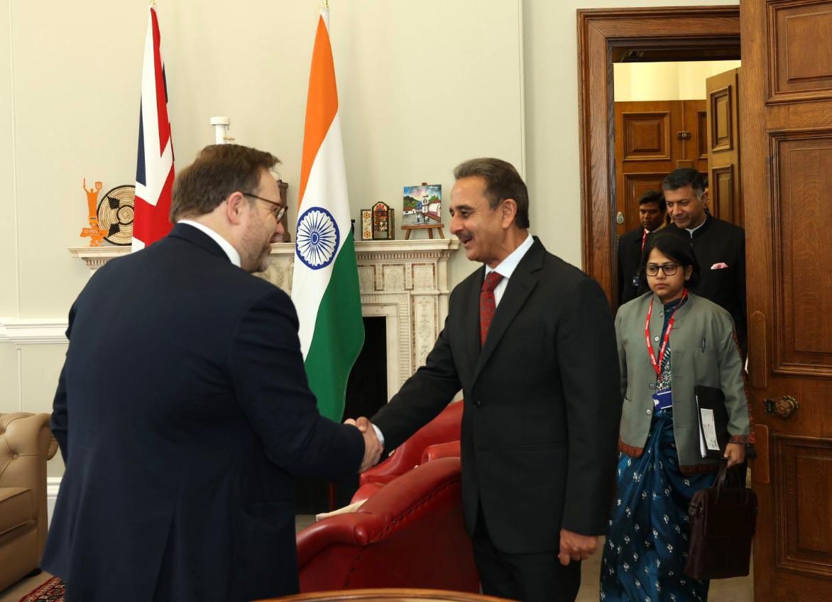 KVSinghMPGonda's tweet image. Began Day 2 at #CFAMM26 with a meeting with @CPJElmore, UK Minister for Latin America, Caribbean &amp;amp; Multilateral at @FCDOGovUK. We discussed strengthening India–UK cooperation and working with partners to advance Commonwealth reforms, enhance its relevance and efficiency, and