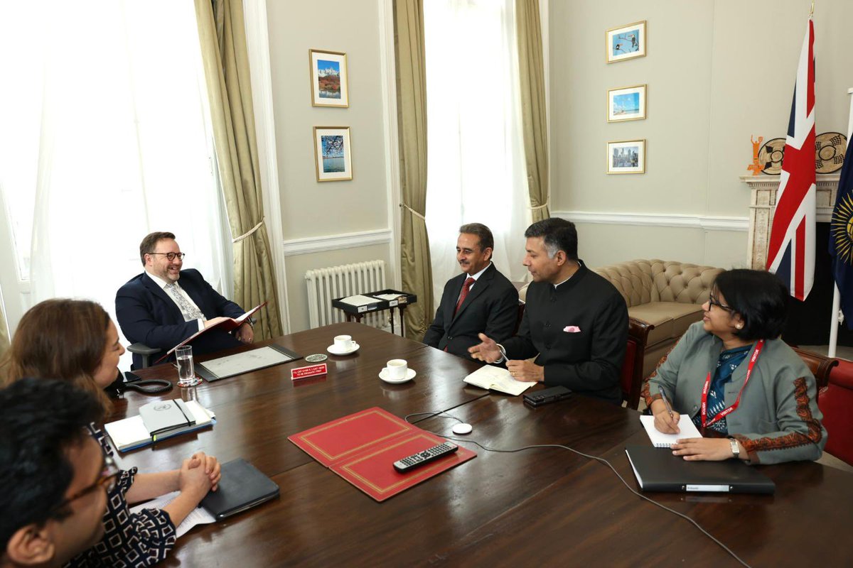 KVSinghMPGonda's tweet image. Began Day 2 at #CFAMM26 with a meeting with @CPJElmore, UK Minister for Latin America, Caribbean &amp;amp; Multilateral at @FCDOGovUK. We discussed strengthening India–UK cooperation and working with partners to advance Commonwealth reforms, enhance its relevance and efficiency, and