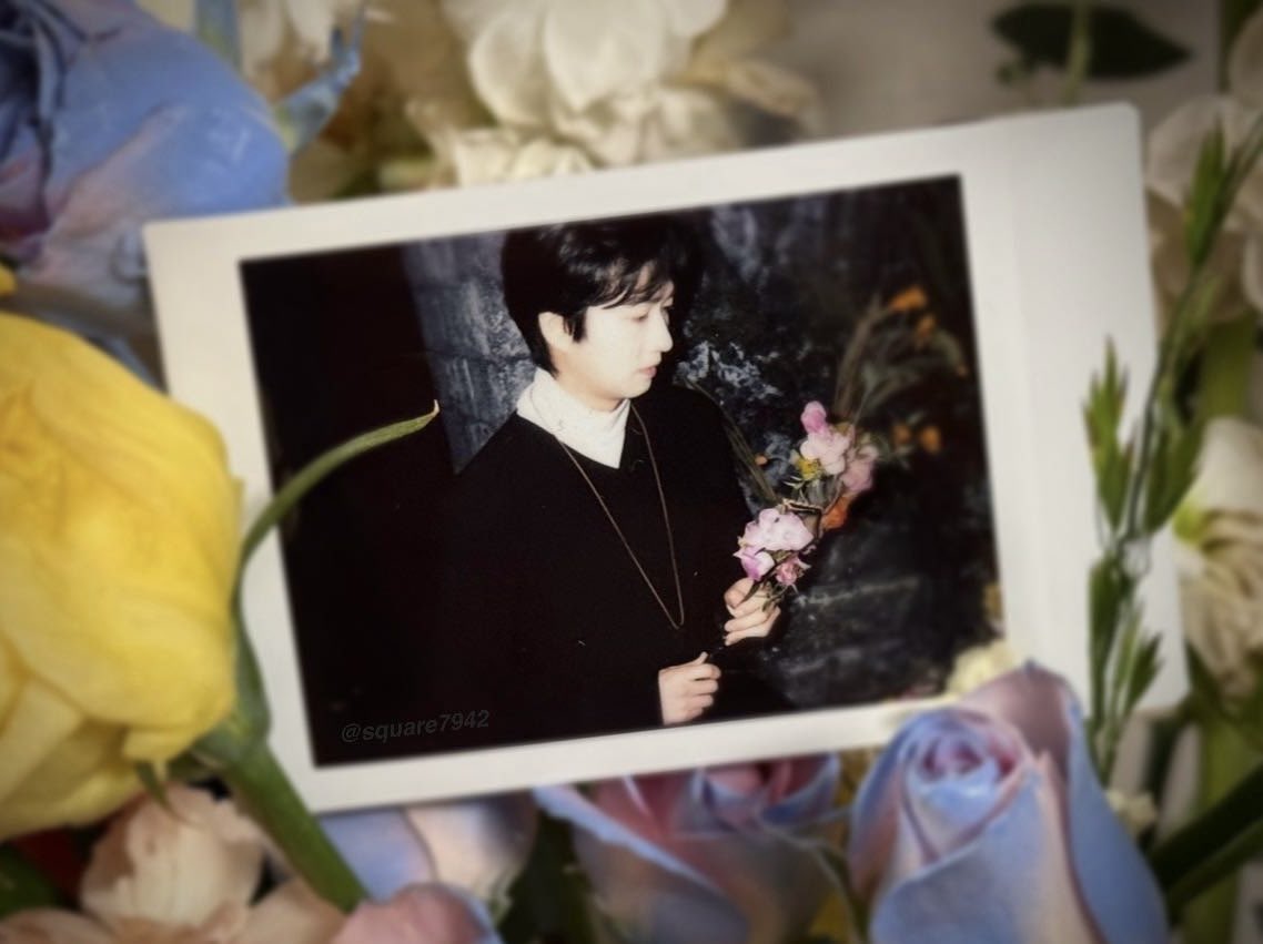 #사랑스런_금빛_폴라_날아올라

반복되는 낮과 밤 사이,
허무한 자네의 마음을 가장 많이 채워 준 것은 무엇인가.