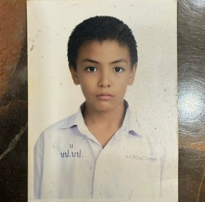 รู้หมือไร่ นอกจากจุง อาเชนจะเป็นคนไทยแท้ ยังเคยเปลี่ยนชื่อมาถึง 5 ครั้ง

ราเชนทร์ เหลืองทอง
ราเชนทร์ วีระภากุล
วชิรวิชญ์ วีระภากุล 
ราเชนทร์ ไอย์ดึน
อาเชน  ไอย์ดึน