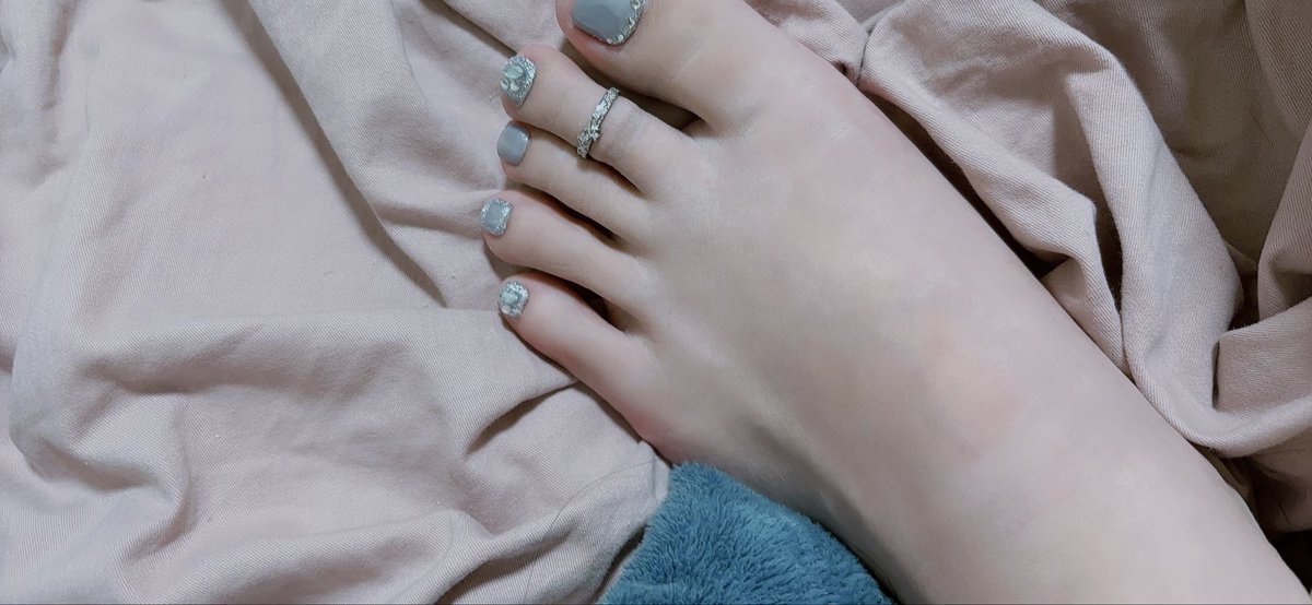 weilesese3's tweet photo. 出去转了了一圈这个脚戒一点疼，在适应一下还是出门都不带了 https://t.co/xSuKxUWcg0