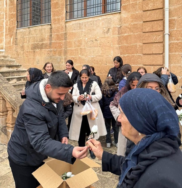 SyriacPress's tweet image. Handing out white roses after Sunday Mass on International Women's Day (March 8) at the Mor Ahisnoya Church in Medyad (Midyat), Tur Abdin. Organized by the Syriac Orthodox Church Foundation.

#InternationalWomensDay #IWD #8March #Medyad #Midyat #TurAbdin #Women #Syriac