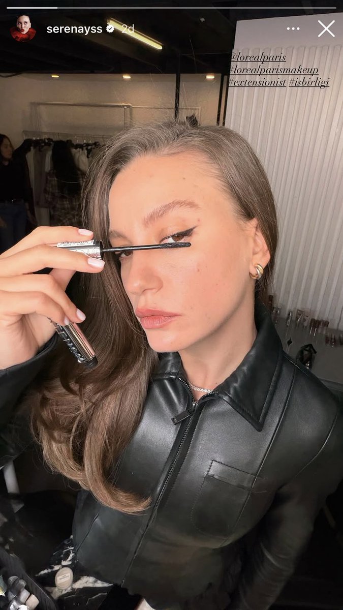 #SerenaySarıkaya InstaStory’den yeni bir fotoğraf paylaştı🖤 #LOrealParis