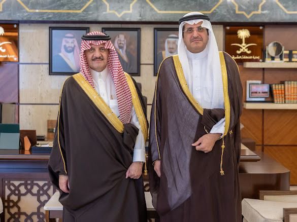 alothmanholding's tweet photo. شرف الأستاذ خالد الحبيل، الرئيس التنفيذي للموارد البشرية للمجموعة وعضو مجلس إدارة جمعية طويق، بالمشاركة في تقديم التقرير السنوي لصاحب السمو الملكي الأمير سعود بن نايف. ونفخر في شركة العثمان القابضة بشراكتنا مع الجمعية لدعم تنمية الكفاءات الوطنية بما يتماشى مع رؤية 2030 https://t.co/NUWVQrJgUL