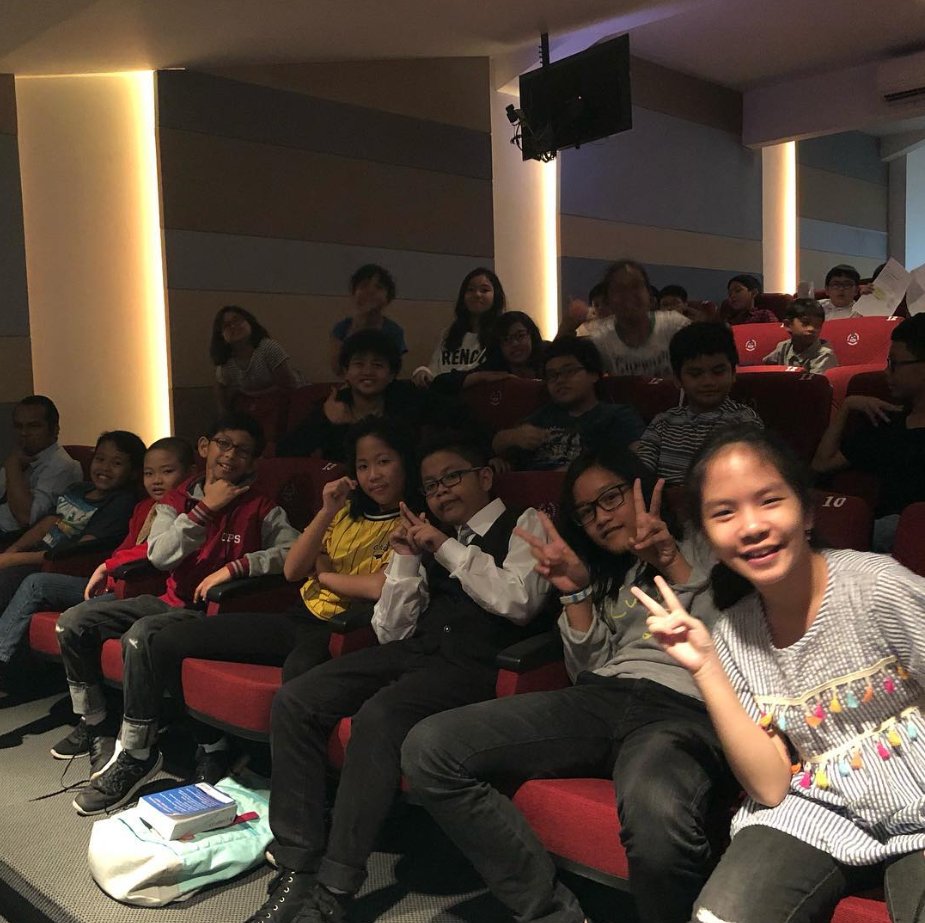 criticalsponge's tweet photo. part of me is happy that i went to aksen but i still wonder how my life would turn out if i were to stay at my old school,🩷 https://t.co/quQ2XfwniN