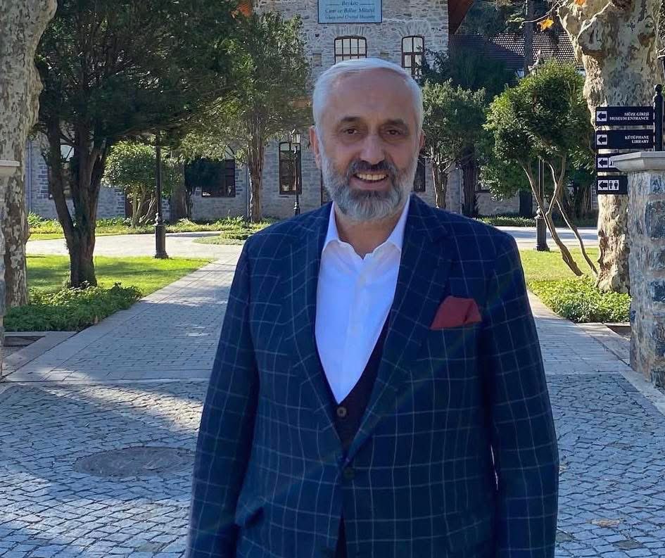 suleymansoylu's tweet photo. Kıymetli hemşehrimiz, değerli dostumuz Hamdi Safi’yi bu mübarek günde; sevenleri, dostları, arkadaşları ve yakınlarıyla birlikte Hakk’a uğurladık.
Başta İsmail Safi olmak üzere tüm ailesine, akrabalarına ve yakınlarına sabır ve başsağlığı diliyorum.
Merhum Hamdi Safi’ye Cenab-ı Allah’tan rahmet, mekânının cennet olmasını niyaz ediyorum.