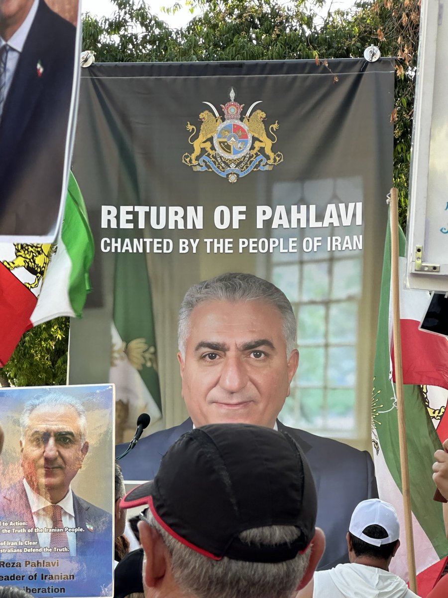 Satral_Sw's tweet photo. @TruthTrumpPost Our one and only choice @PahlaviReza 

#KingRezaPahlavi‌ #RezaPahlavi https://t.co/TL2EqAaOS4
