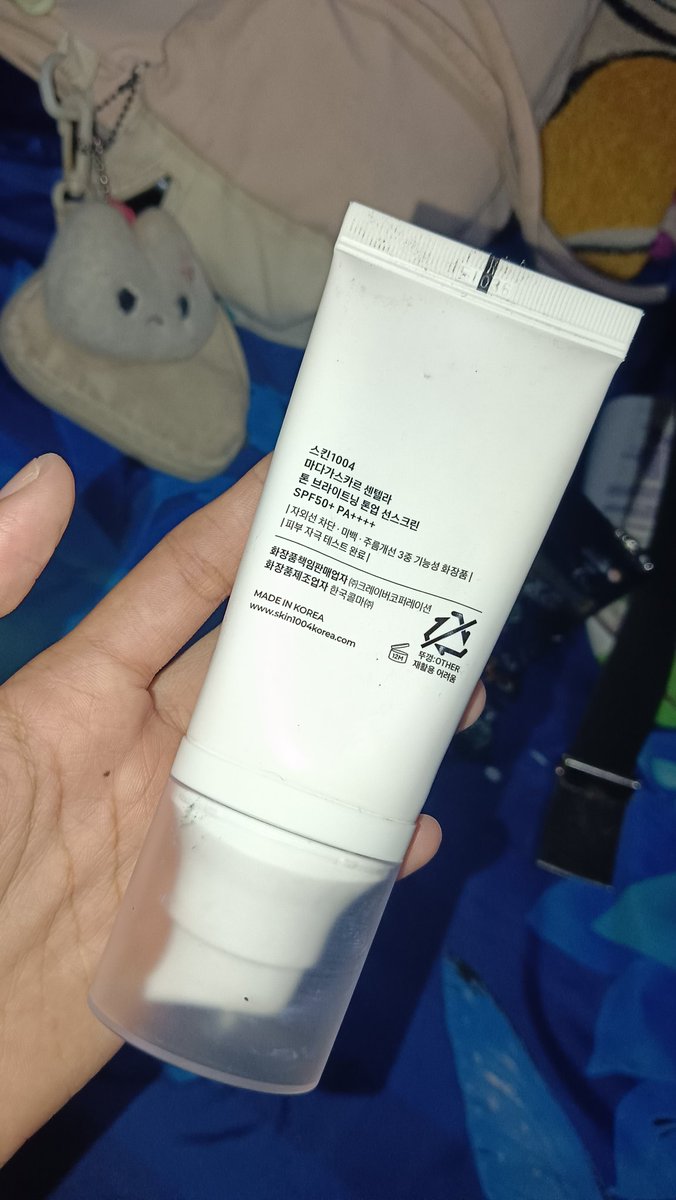 moeygemess's tweet photo. WTS tone up sunscreen skin1004 (PL) 
No box 
Ori 100% ada bukti pembelian
50k incall bisa oren (non cod) https://t.co/2ozduYqb0a