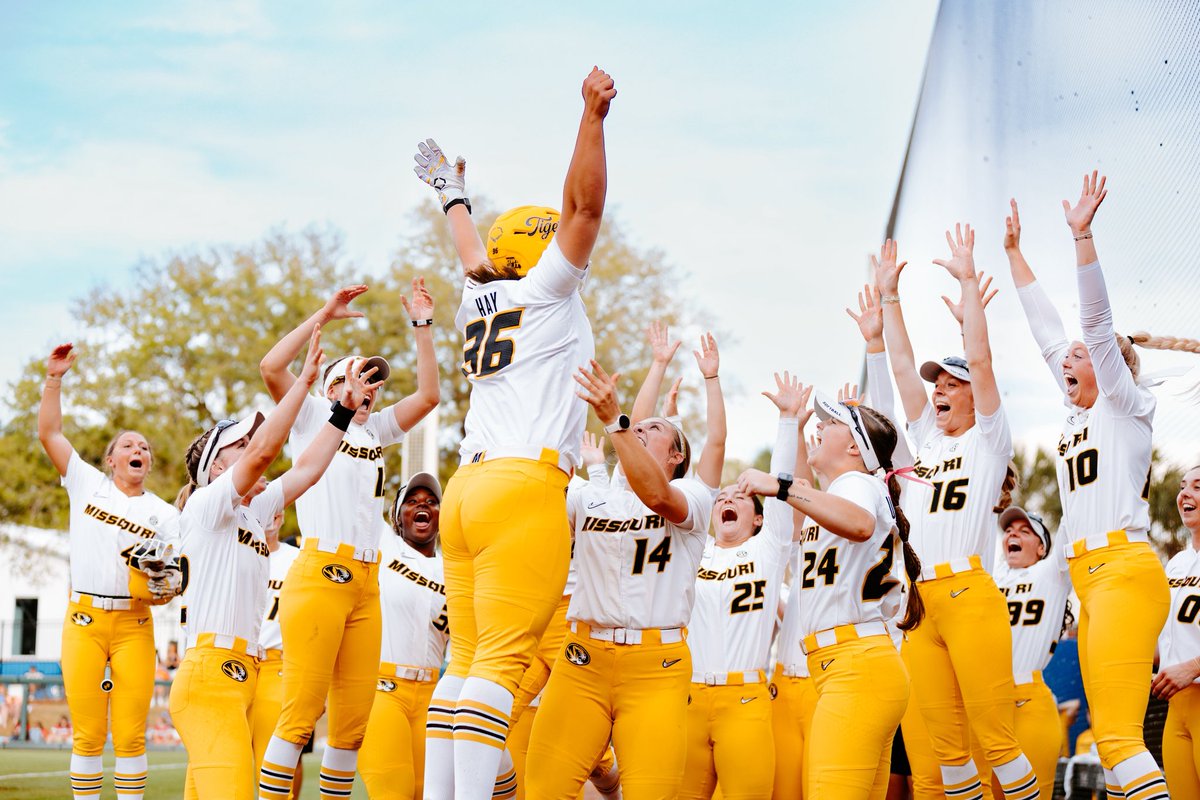 CoachLarissaA's tweet image. Heartbreak tries to divide us. Instead it reminds us who we fight for. #OwnIt