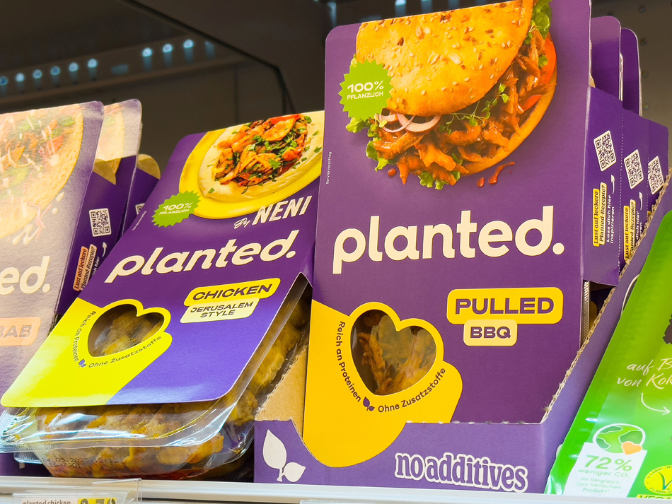 Gastronomiaycia's tweet photo. La UE prohibirá algunos términos cárnicos en los productos vegetales: La UE prohibirá algunos términos cárnicos en los productos vegetales tras un acuerdo preliminar entre el Parlamento Europeo, el… https://t.co/mtpnW0ATDb #Noticiasgastronómicas #carne #UniónEuropea #veganismo https://t.co/KOi8uEGTm9